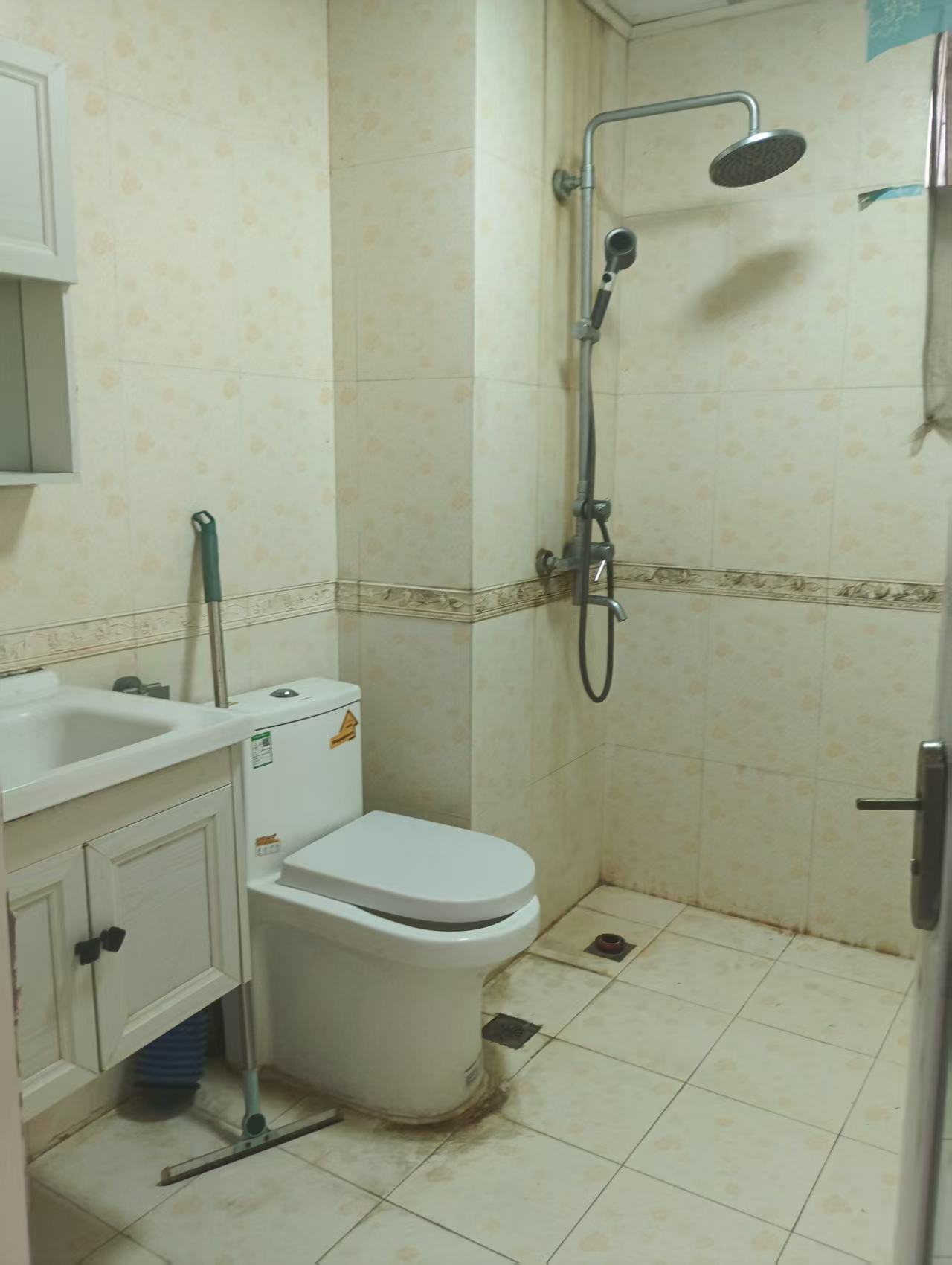 富南公寓 3室2厅2卫 2600.0元/月 富南公寓 3室2厅2卫 2600.0元/月室内图