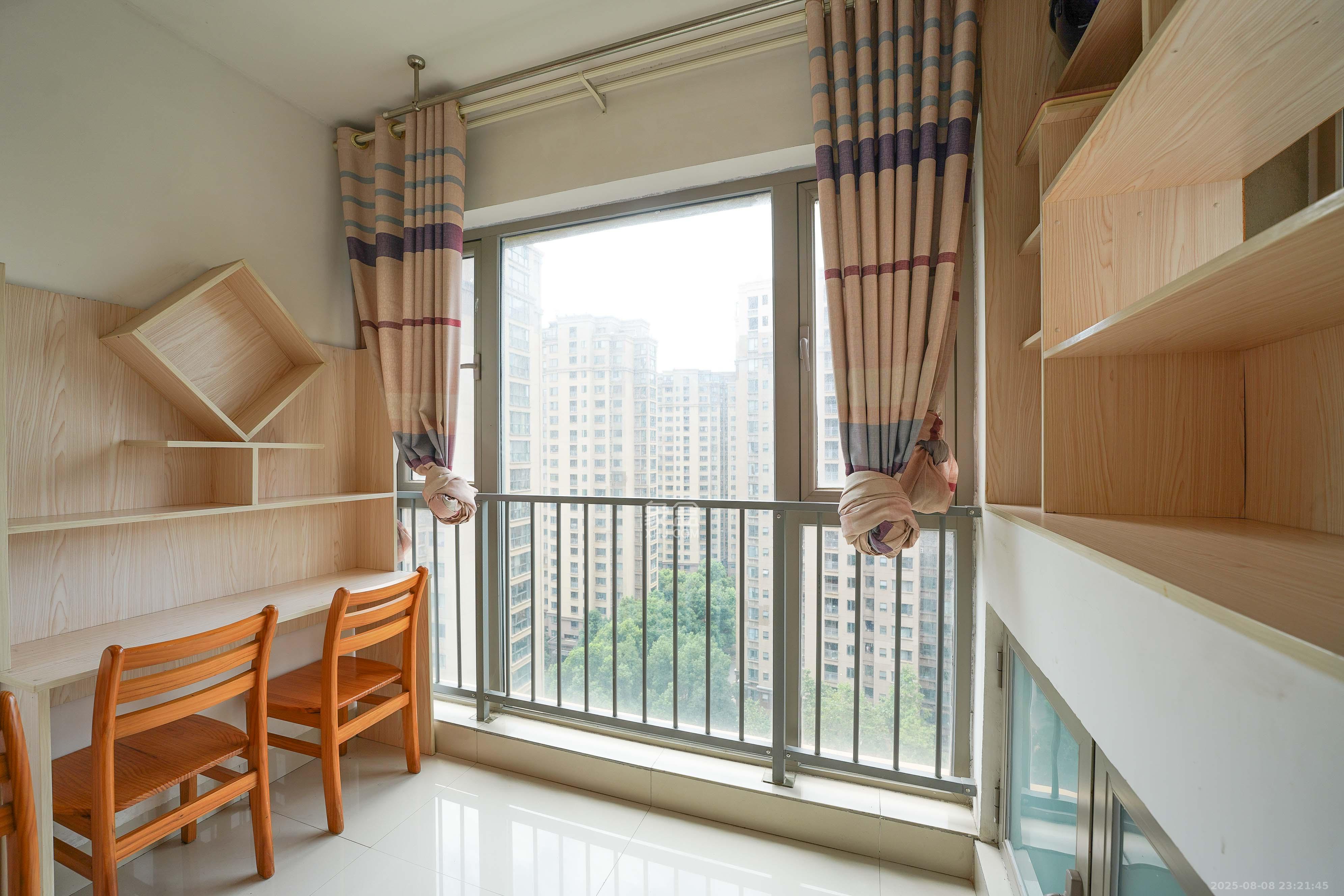 怡海星城  1室1厅1卫    27.8万阳台