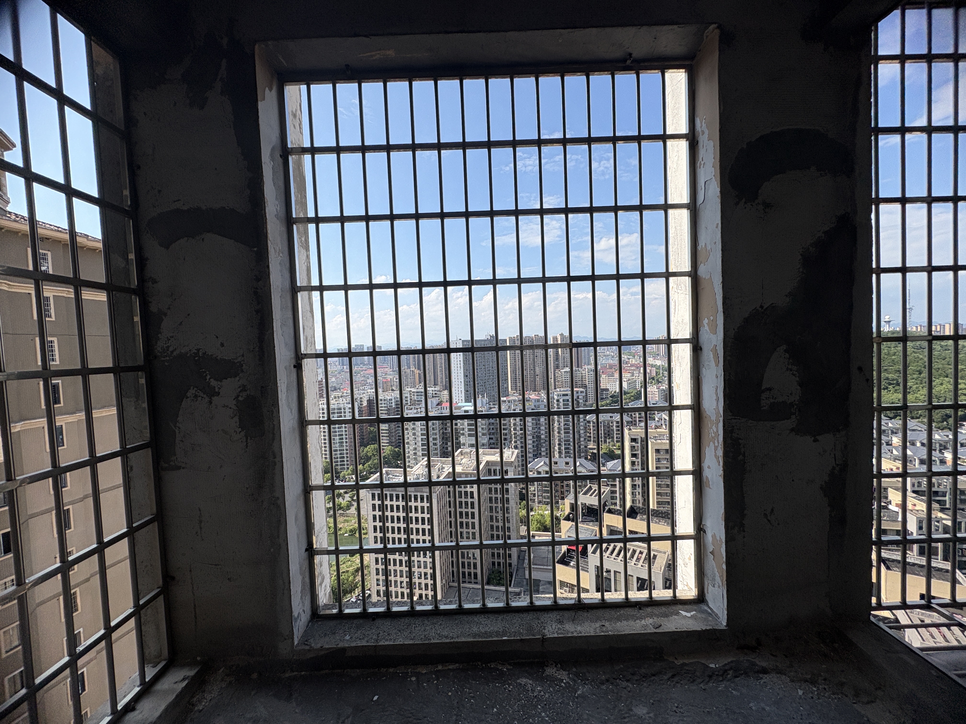 华剑首郡+五江珑悦 4室2厅2卫 56.8万 华剑首郡+五江珑悦 4室2厅2卫 56.8万客厅