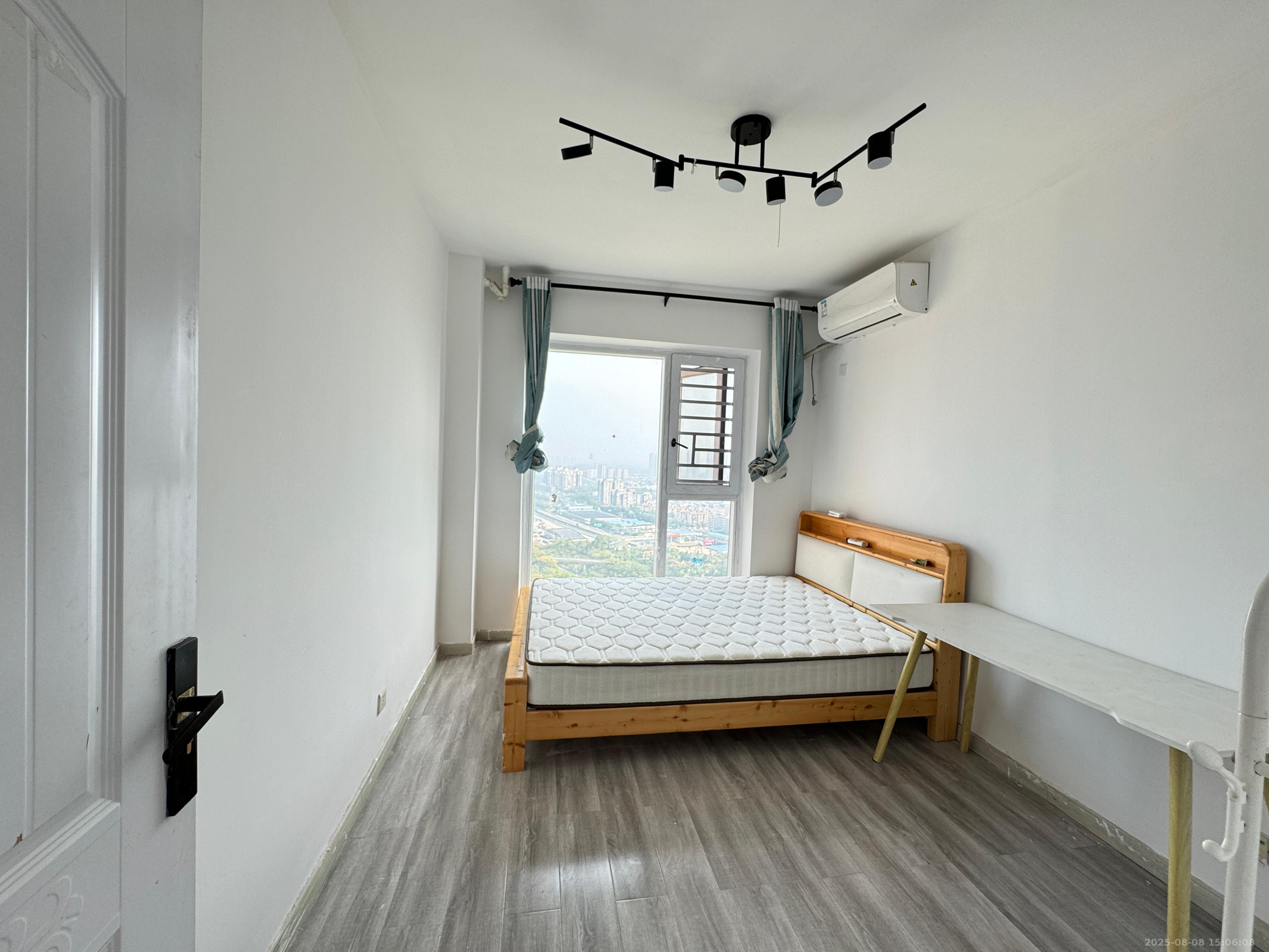 三一街区 3室2厅1卫 2200.0元/月 三一街区 3室2厅1卫 2200.0元/月室内图