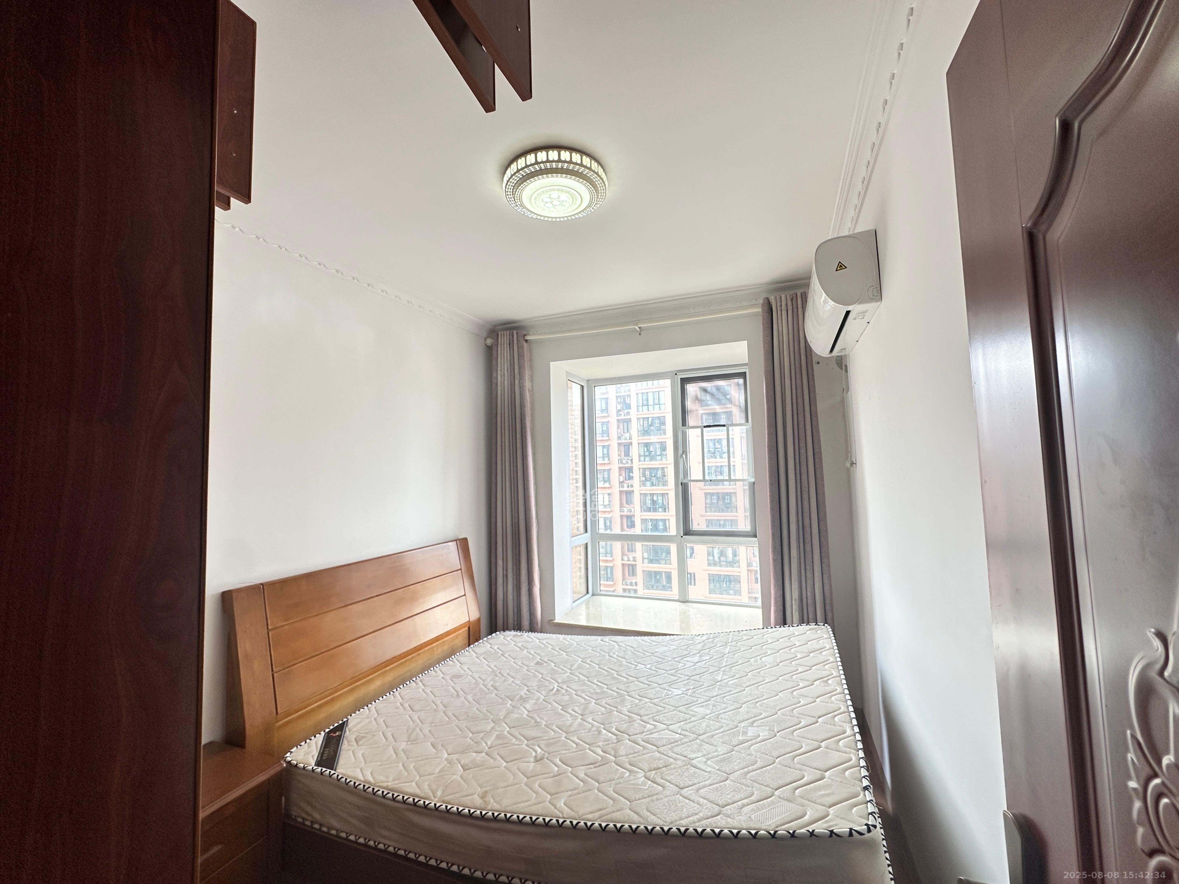 丽发新城  3室2厅2卫    2300.0元/月室内图