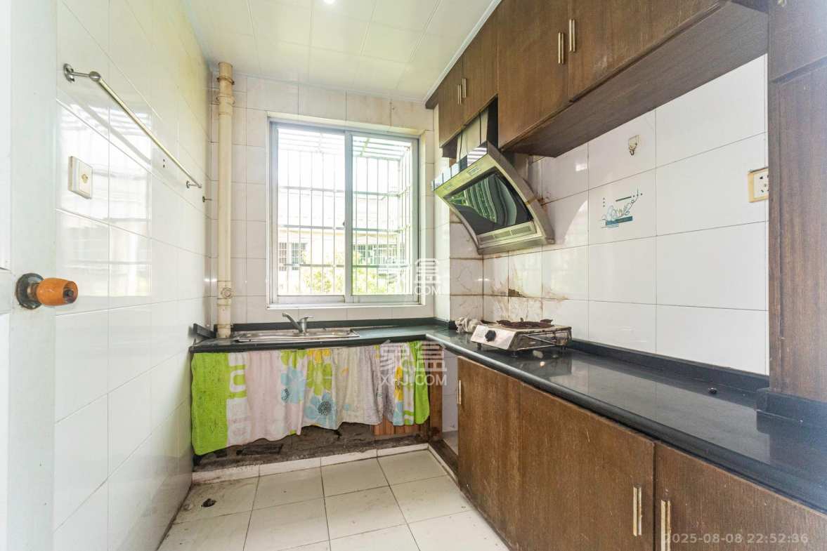 中南汽车世界 2室2厅1卫 22.8万 中南汽车世界 2室2厅1卫 22.8万厨房