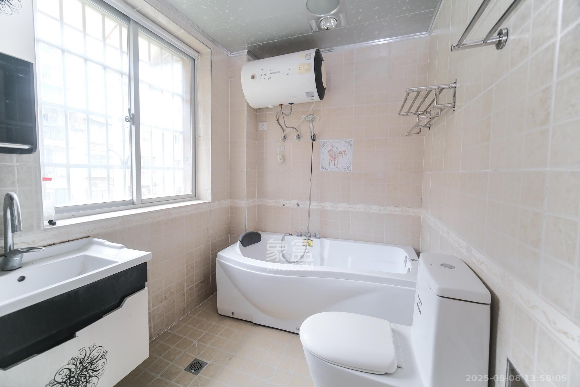 四季星城 3室2厅2卫 59.0万 四季星城 3室2厅2卫 59.0万卫生间