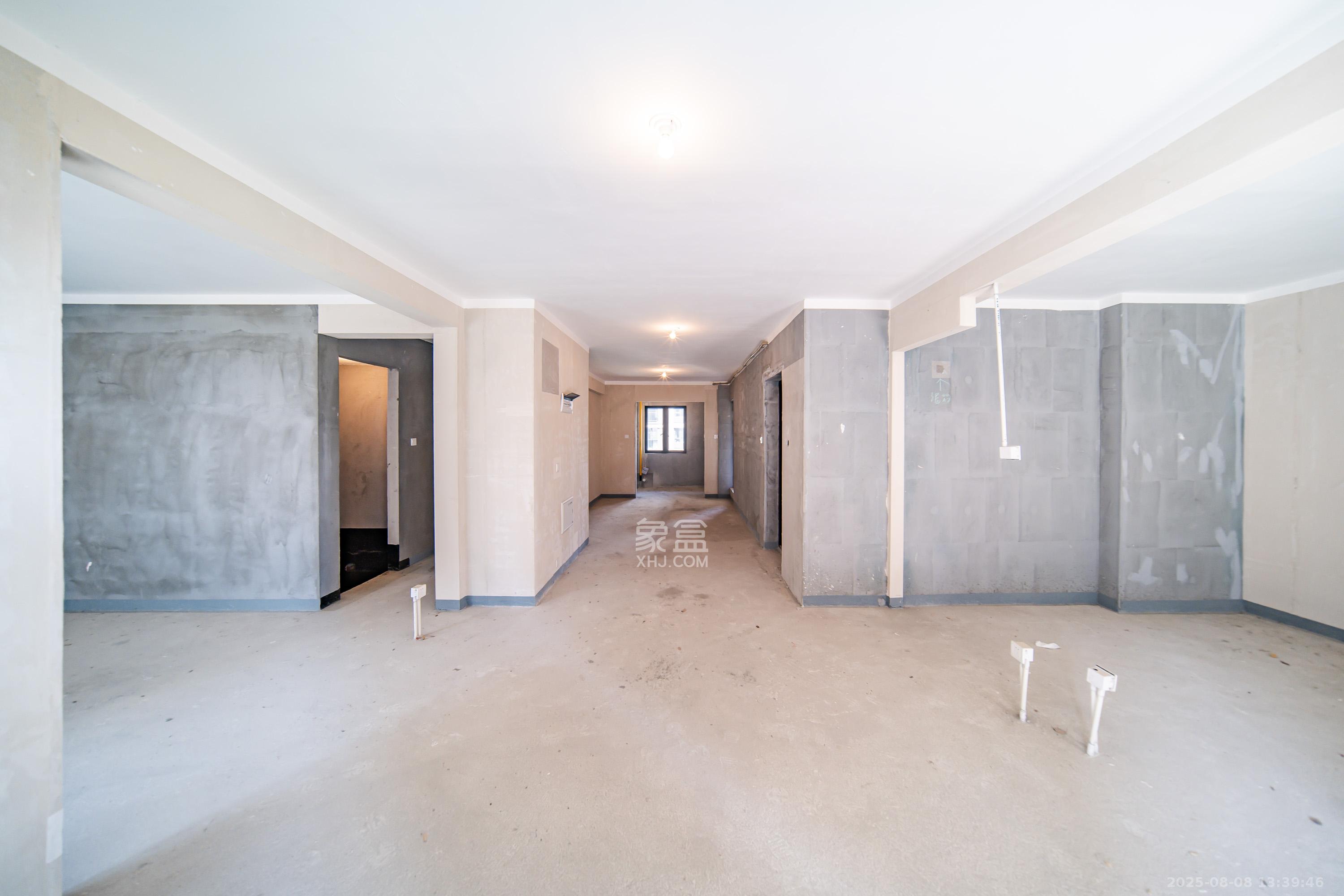 建发电建江山悦  4室2厅2卫    125.0万客厅