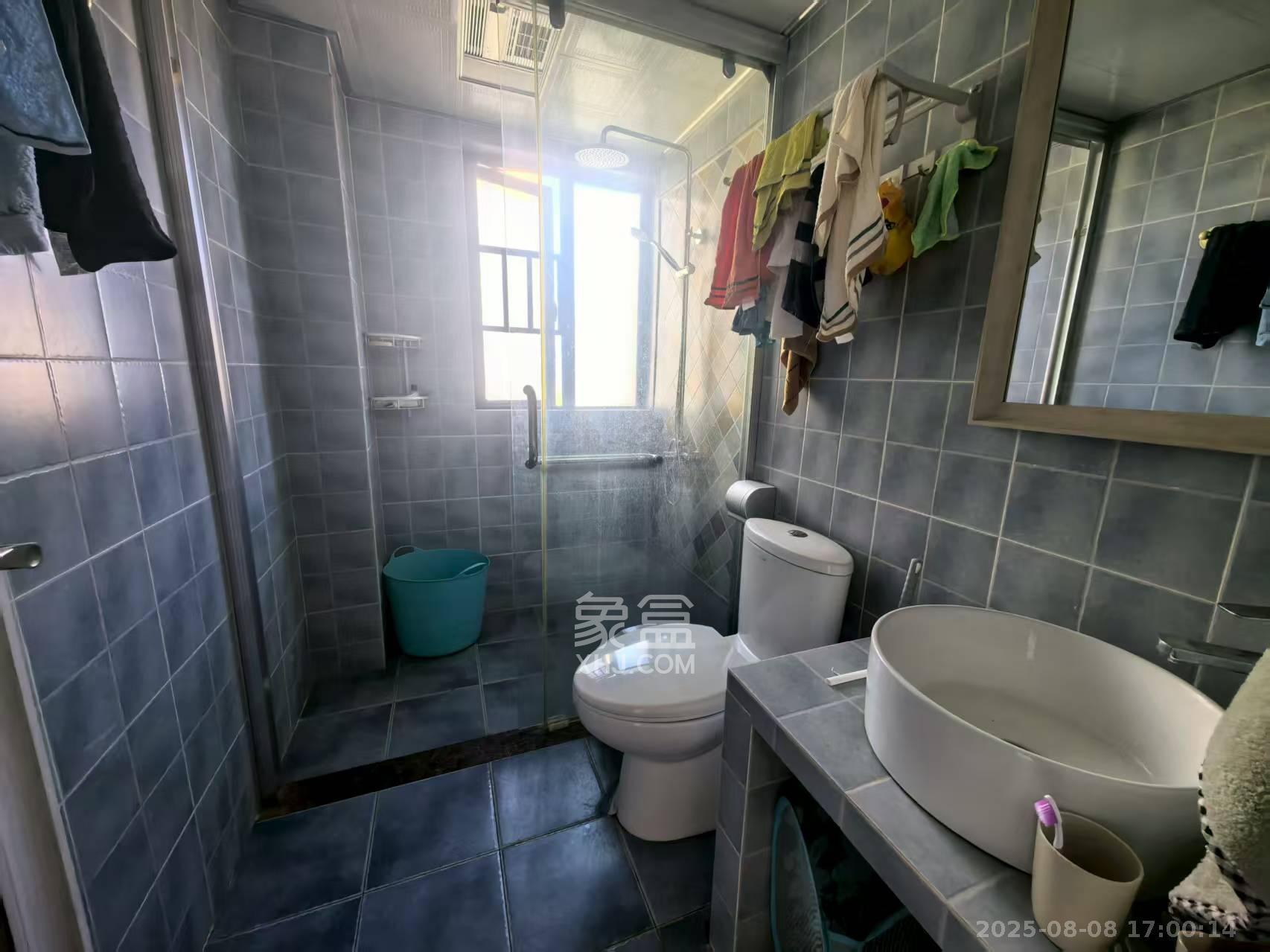 长房半岛蓝湾（观山月）  3室2厅1卫    2500.0元/月室内图