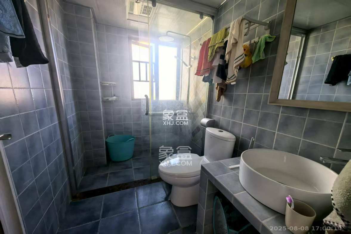 长房半岛蓝湾(观山月)  3室2厅1卫    2500.0元/月 长房半岛蓝湾(观山月)  3室2厅1卫    2500.0元/月室内图