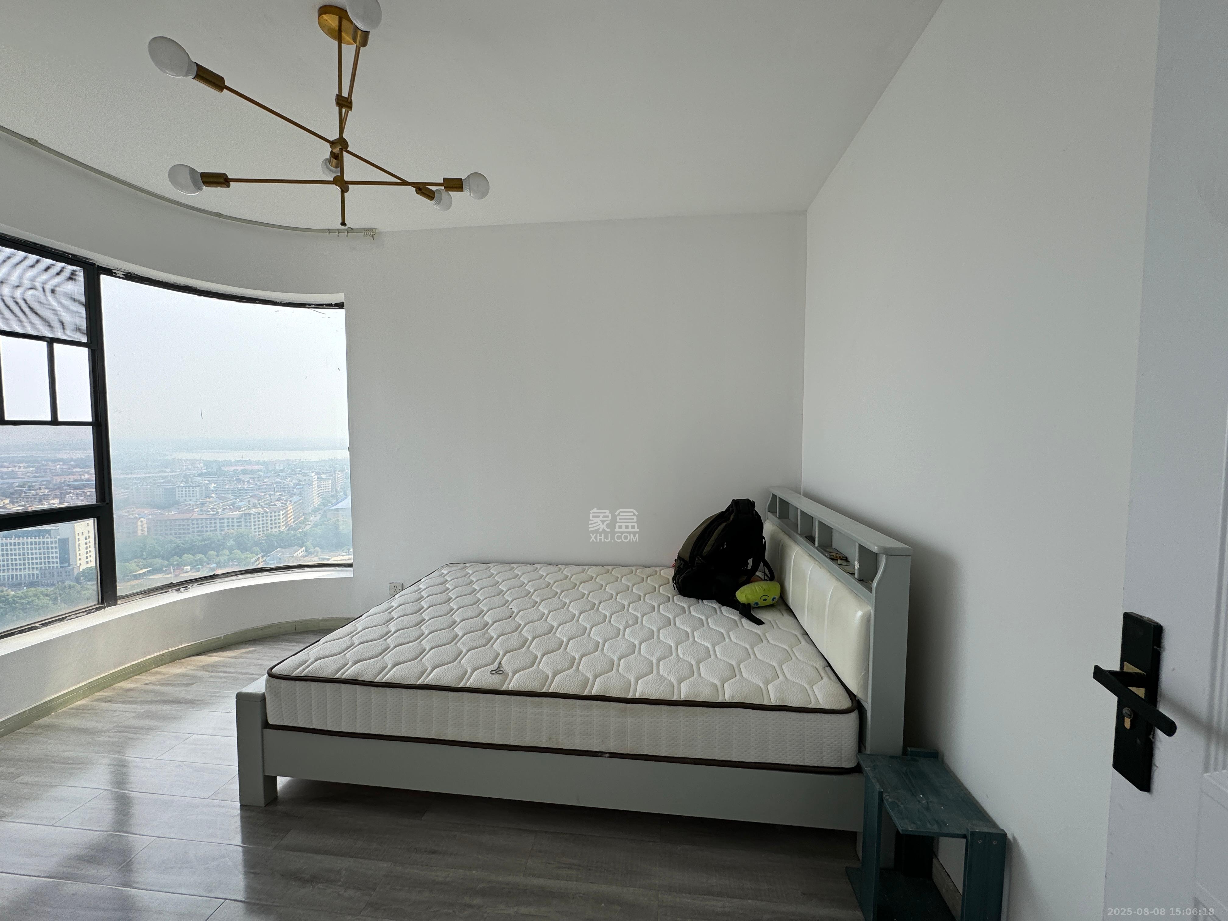 三一街区 3室2厅1卫 2200.0元/月 三一街区 3室2厅1卫 2200.0元/月室内图