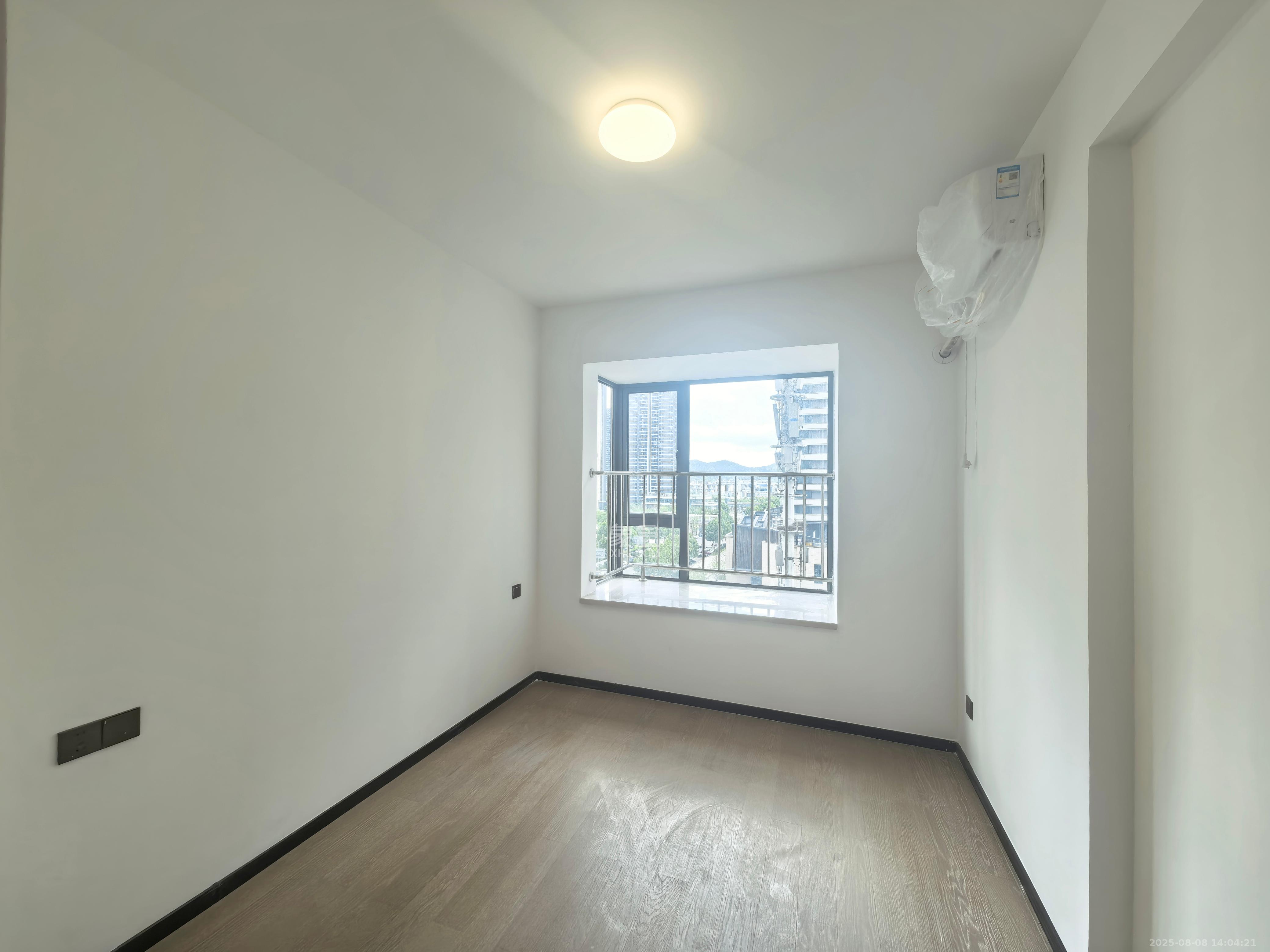 欣利梅溪左岸  3室2厅2卫    3500.0元/月 欣利梅溪左岸  3室2厅2卫    3500.0元/月室内图