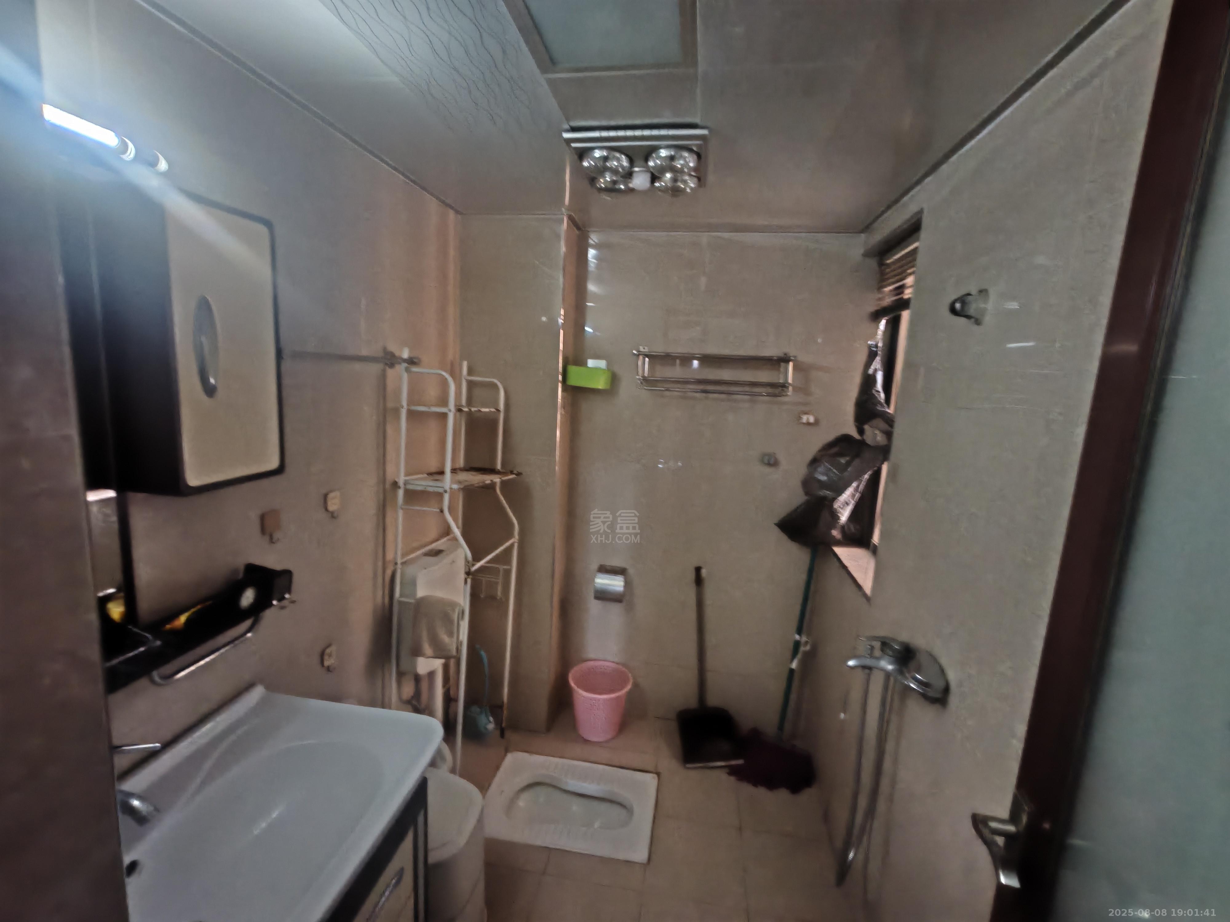 流金岁月-华晨国际 1室2厅1卫 1500.0元/月 流金岁月-华晨国际 1室2厅1卫 1500.0元/月室内图