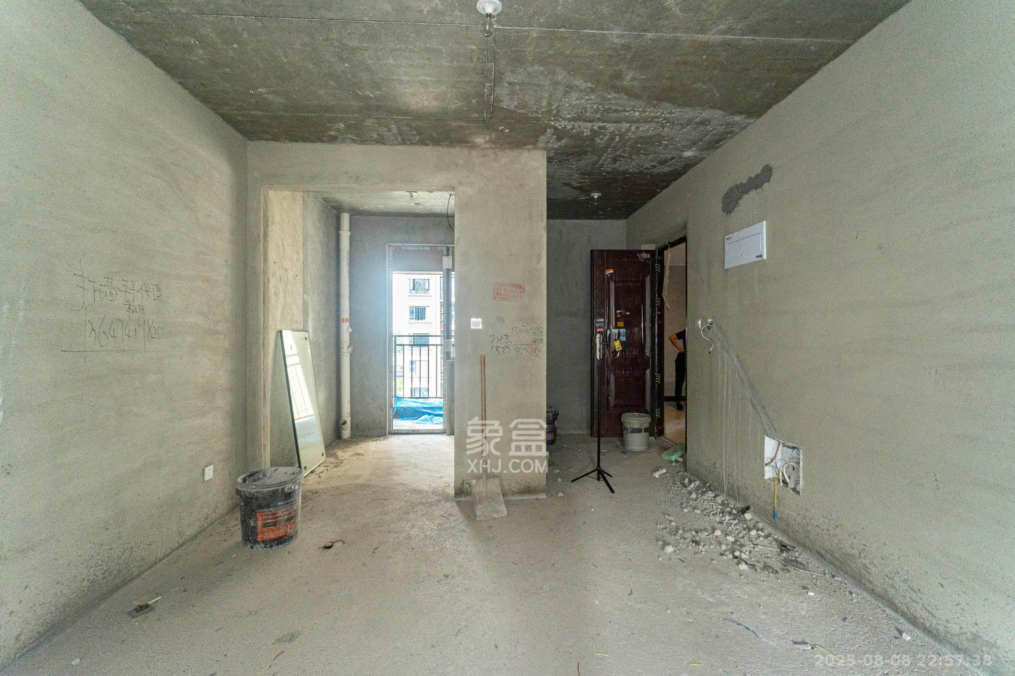 荣盛城 4室2厅2卫 79.0万 荣盛城 4室2厅2卫 79.0万客厅