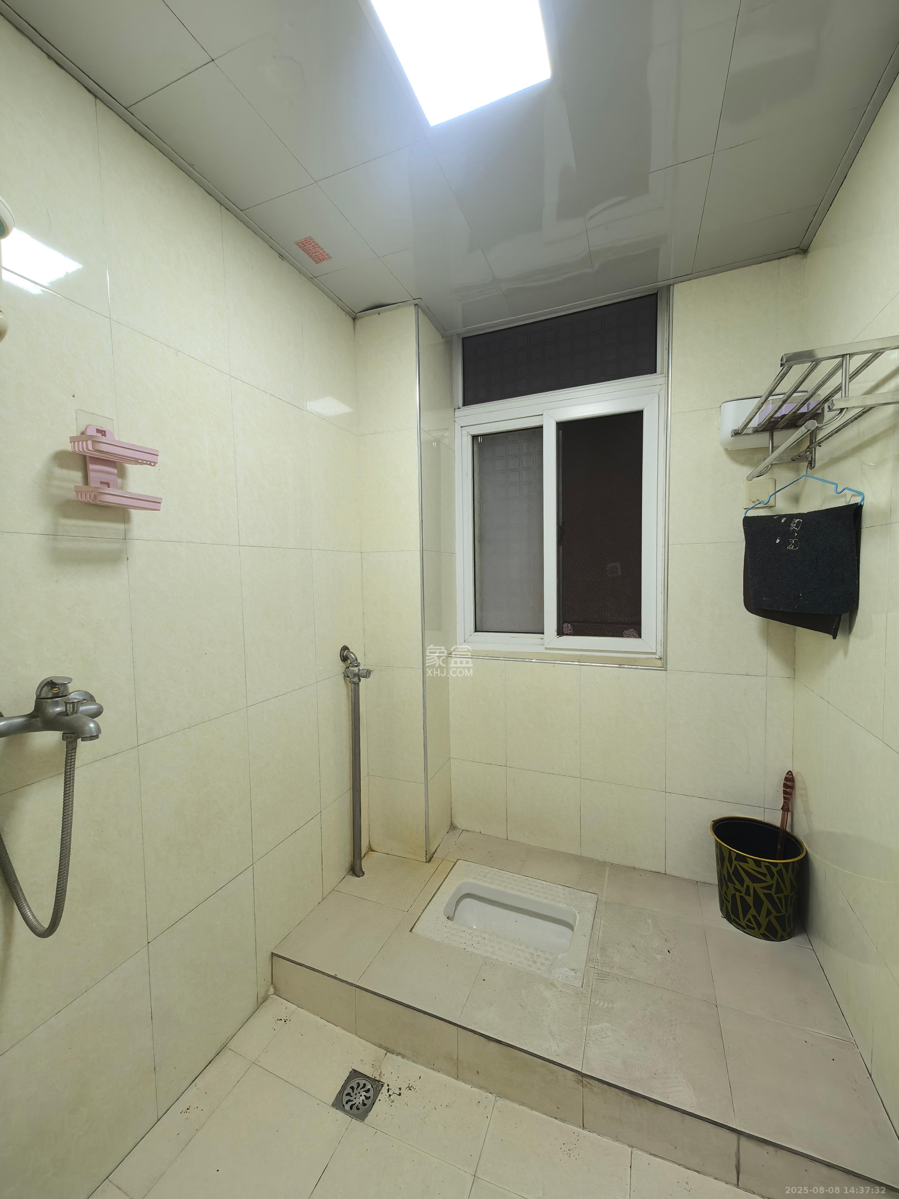 便河边社区 4室2厅1卫 3300.0元/月 便河边社区 4室2厅1卫 3300.0元/月室内图