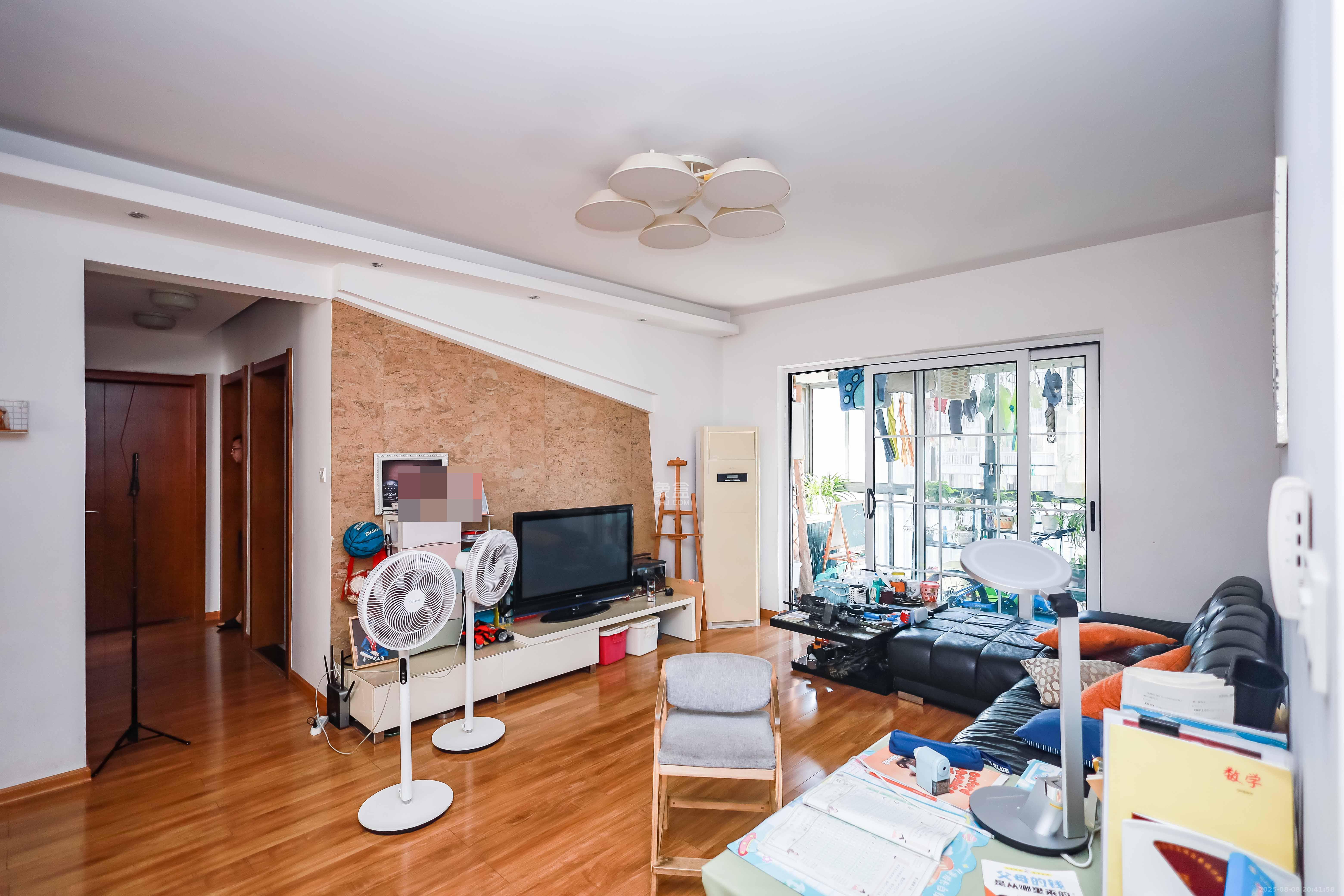 莱茵城 3室2厅1卫 100.0万 莱茵城 3室2厅1卫 100.0万客厅