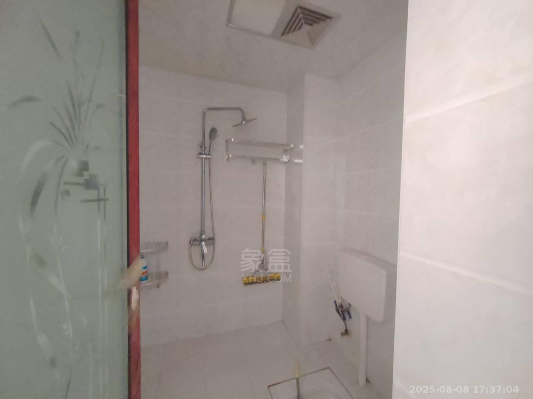 流金岁月-华晨国际 1室2厅1卫 1600.0元/月 流金岁月-华晨国际 1室2厅1卫 1600.0元/月室内图