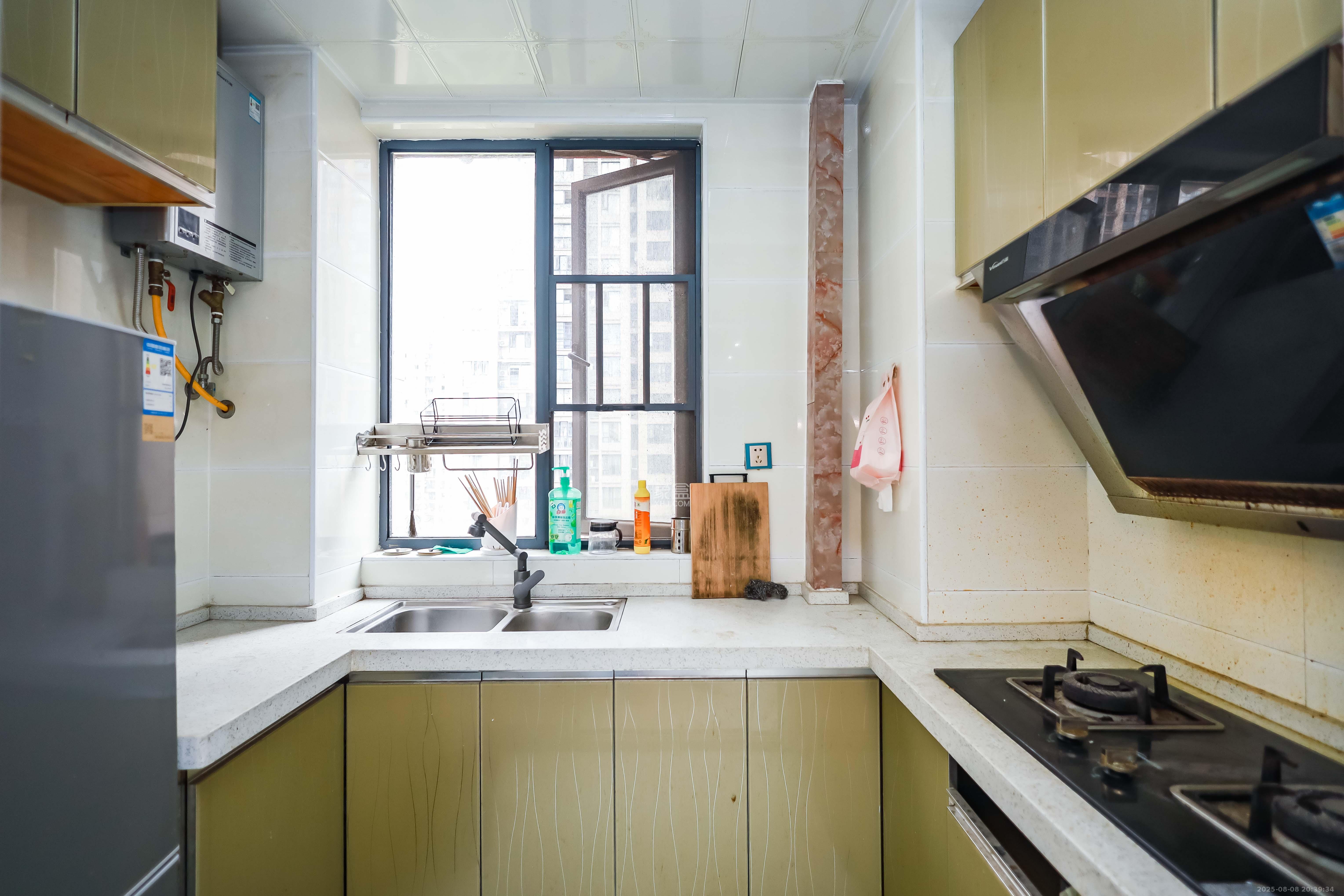 荣盛花语馨苑 3室2厅1卫 63.8万 荣盛花语馨苑 3室2厅1卫 63.8万厨房