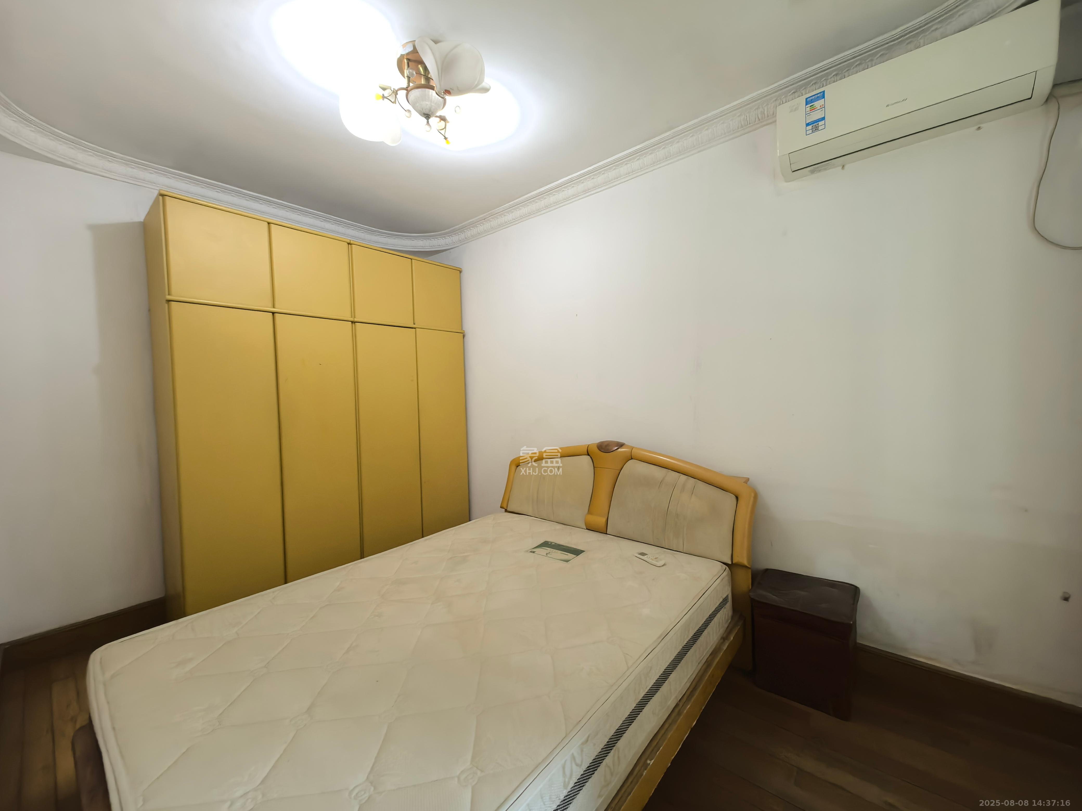 便河边社区 4室2厅1卫 3300.0元/月 便河边社区 4室2厅1卫 3300.0元/月室内图