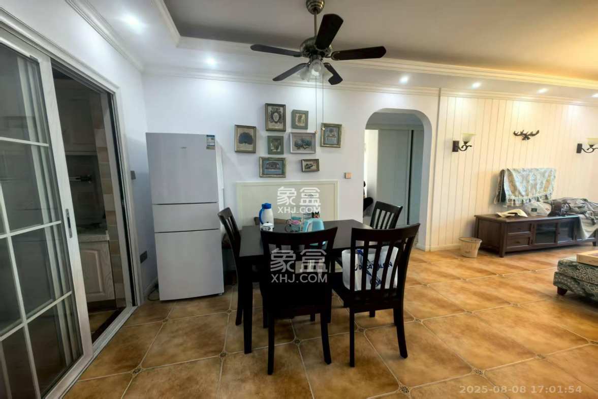 长房半岛蓝湾(观山月)  3室2厅1卫    2500.0元/月 长房半岛蓝湾(观山月)  3室2厅1卫    2500.0元/月室内图