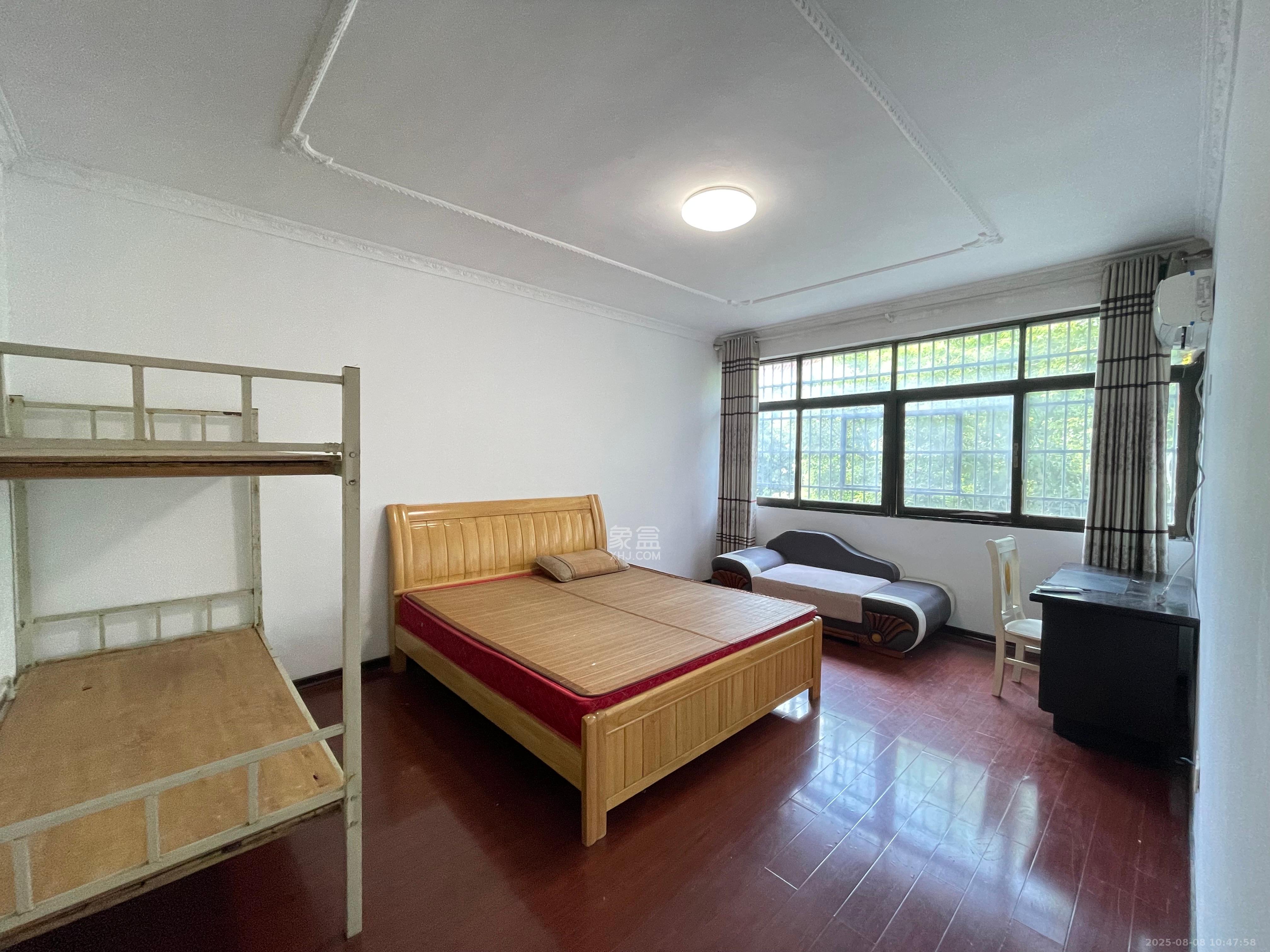 汽车西站商贸城（河西望城坡）  4室1厅1卫    2000.0元/月室内图