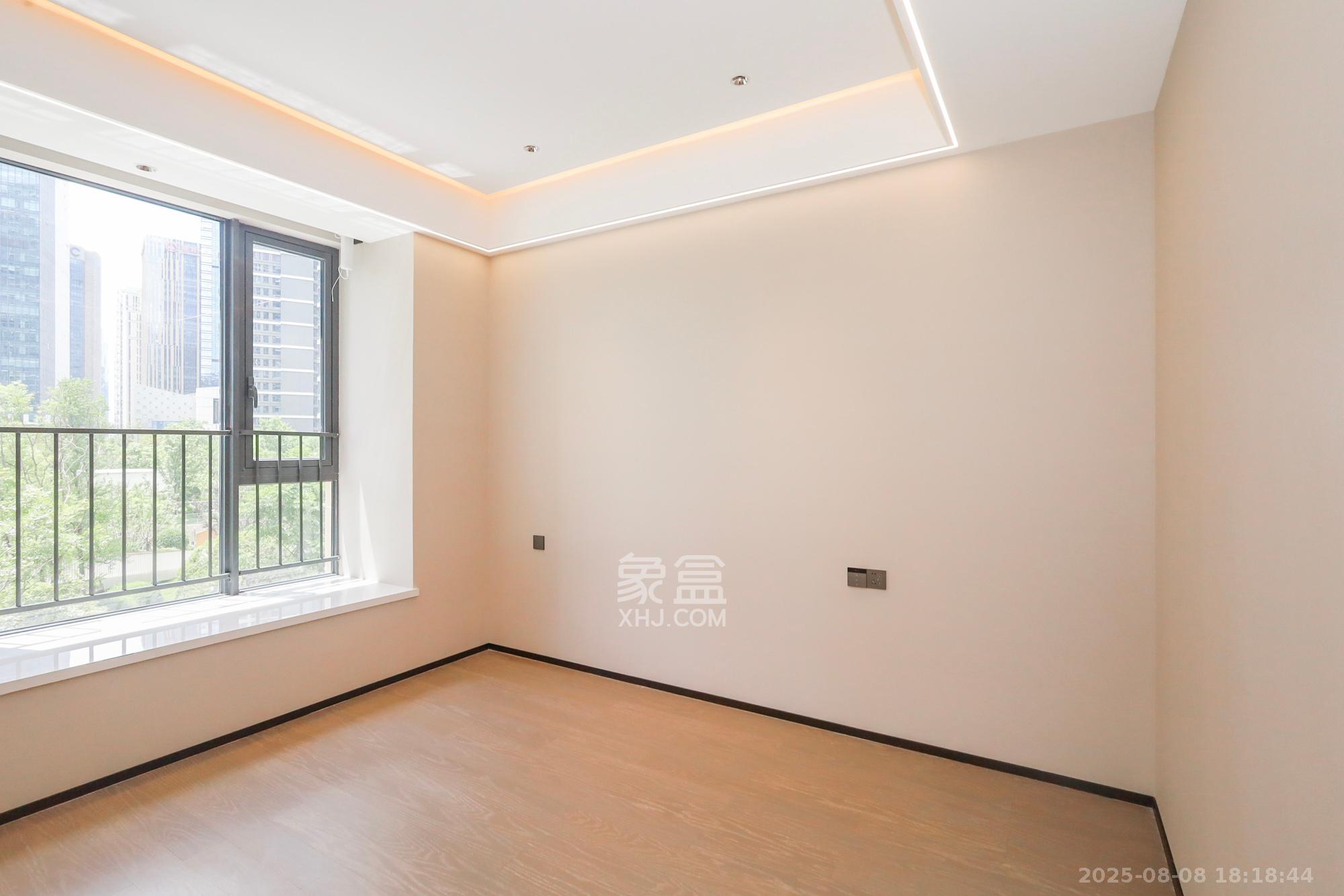 旭辉铂悦湘江  4室2厅3卫    636.0万 旭辉铂悦湘江  4室2厅3卫    636.0万卧室