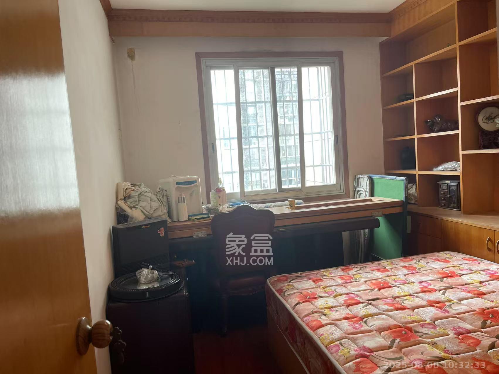 省人大常委会宿舍 4室2厅2卫 3000.0元/月 省人大常委会宿舍 4室2厅2卫 3000.0元/月室内图