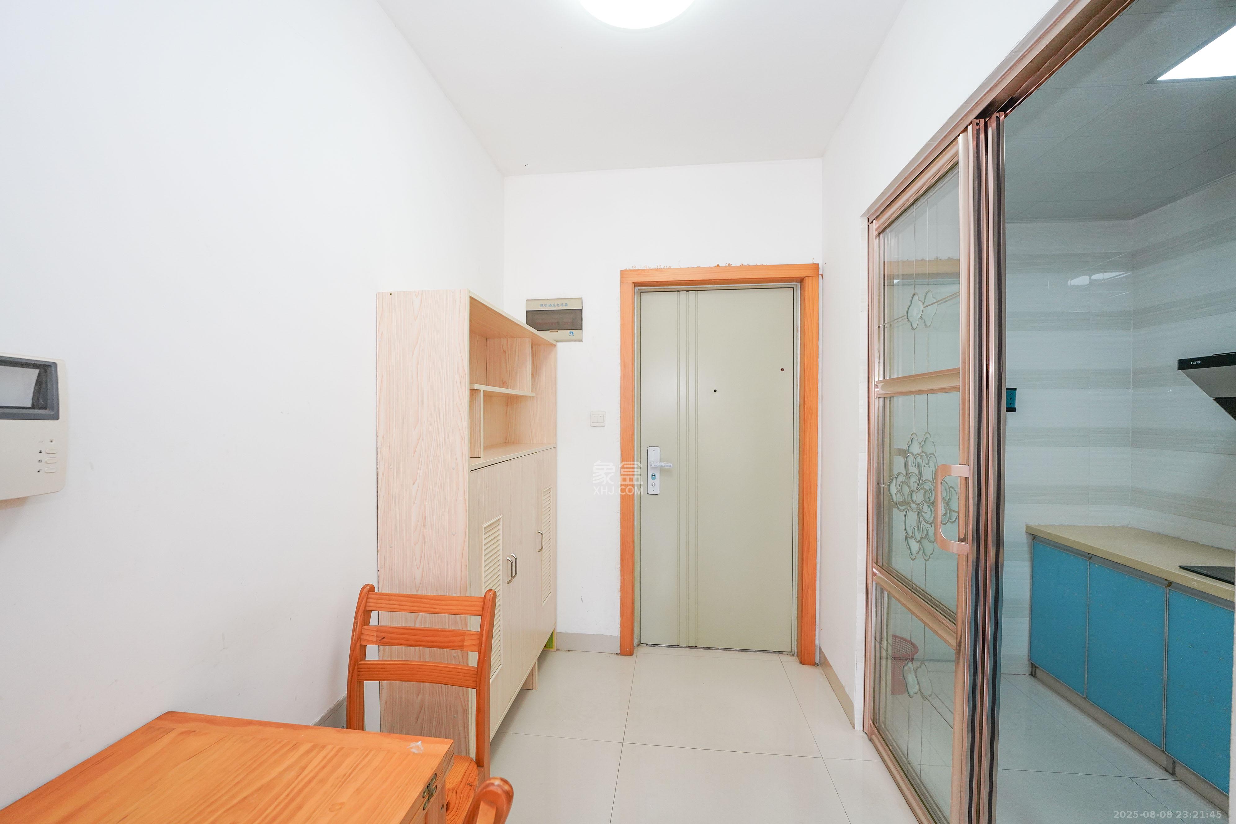 怡海星城  1室1厅1卫    27.8万客厅