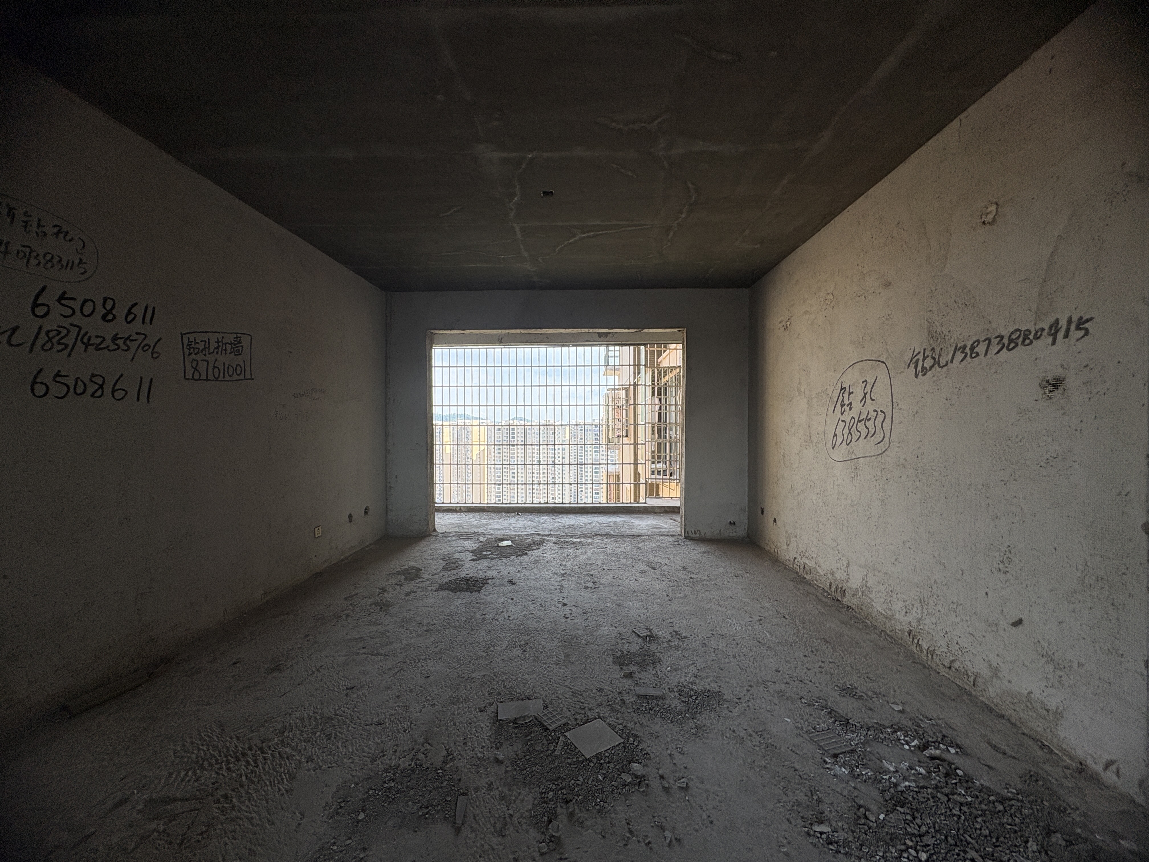 华剑首郡+五江珑悦 4室2厅2卫 68.0万 华剑首郡+五江珑悦 4室2厅2卫 68.0万客厅