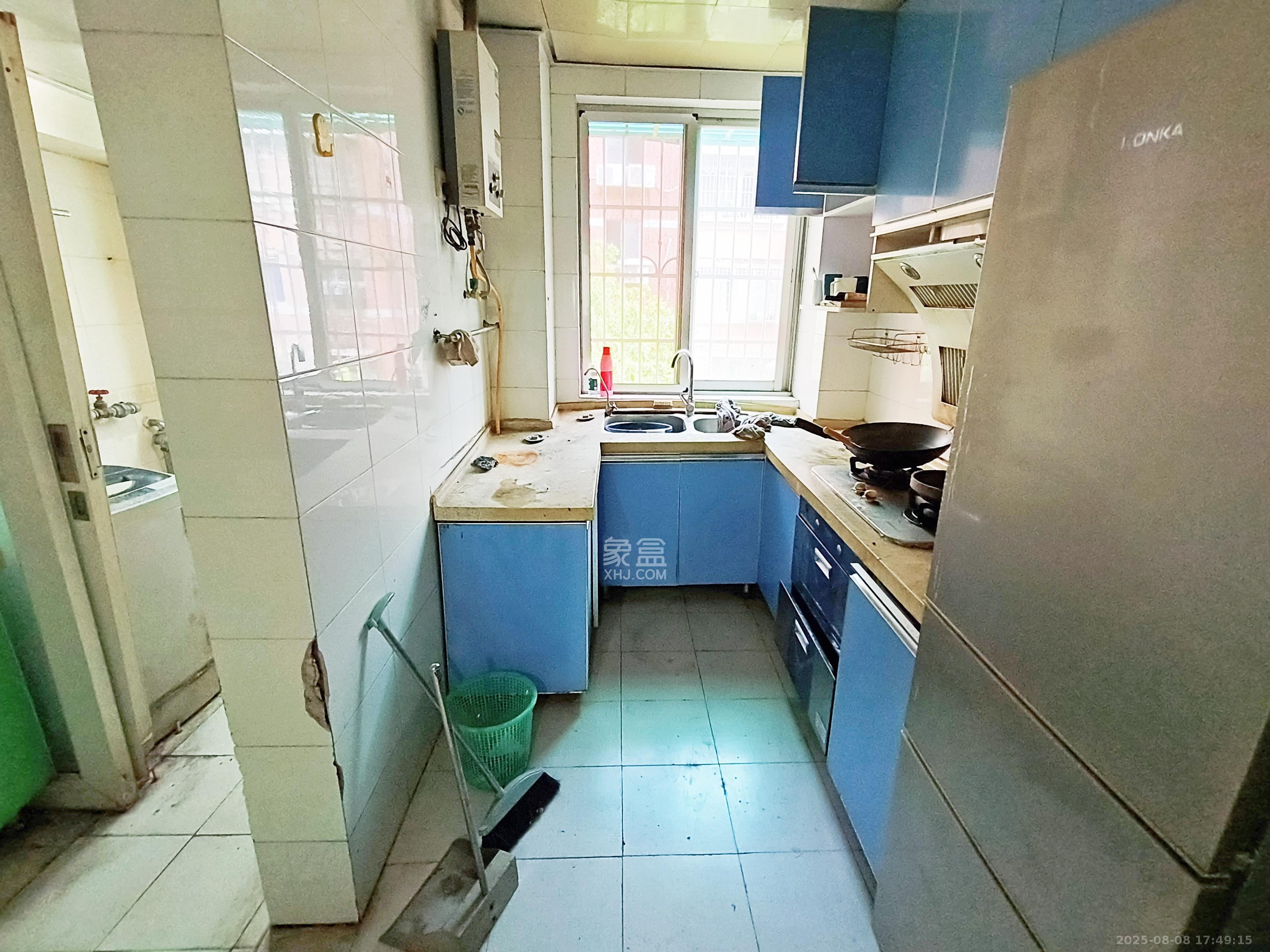 银杉雅园 4室2厅1卫 2200.0元/月 银杉雅园 4室2厅1卫 2200.0元/月室内图