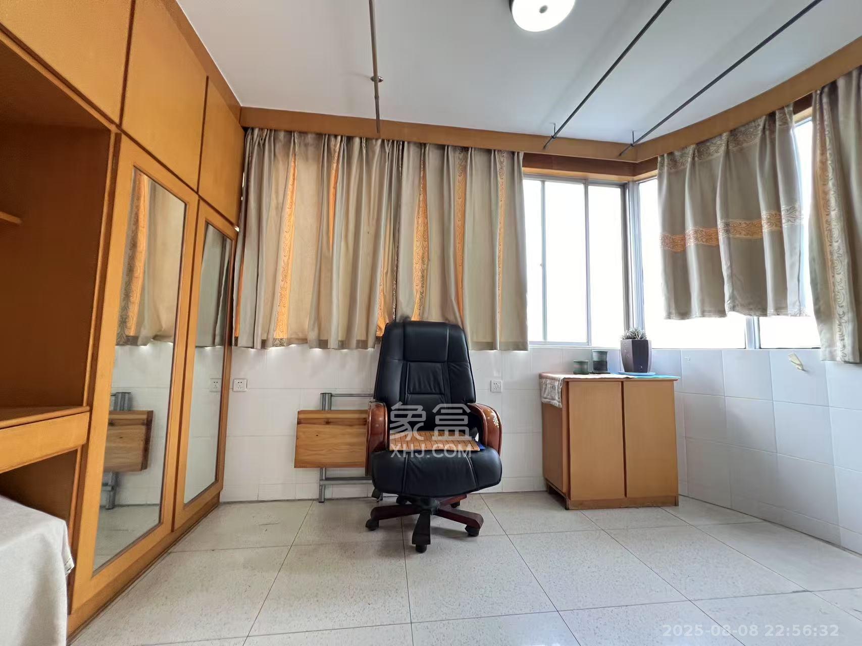 湘农桥社区  3室2厅2卫    4000.0元/月室内图