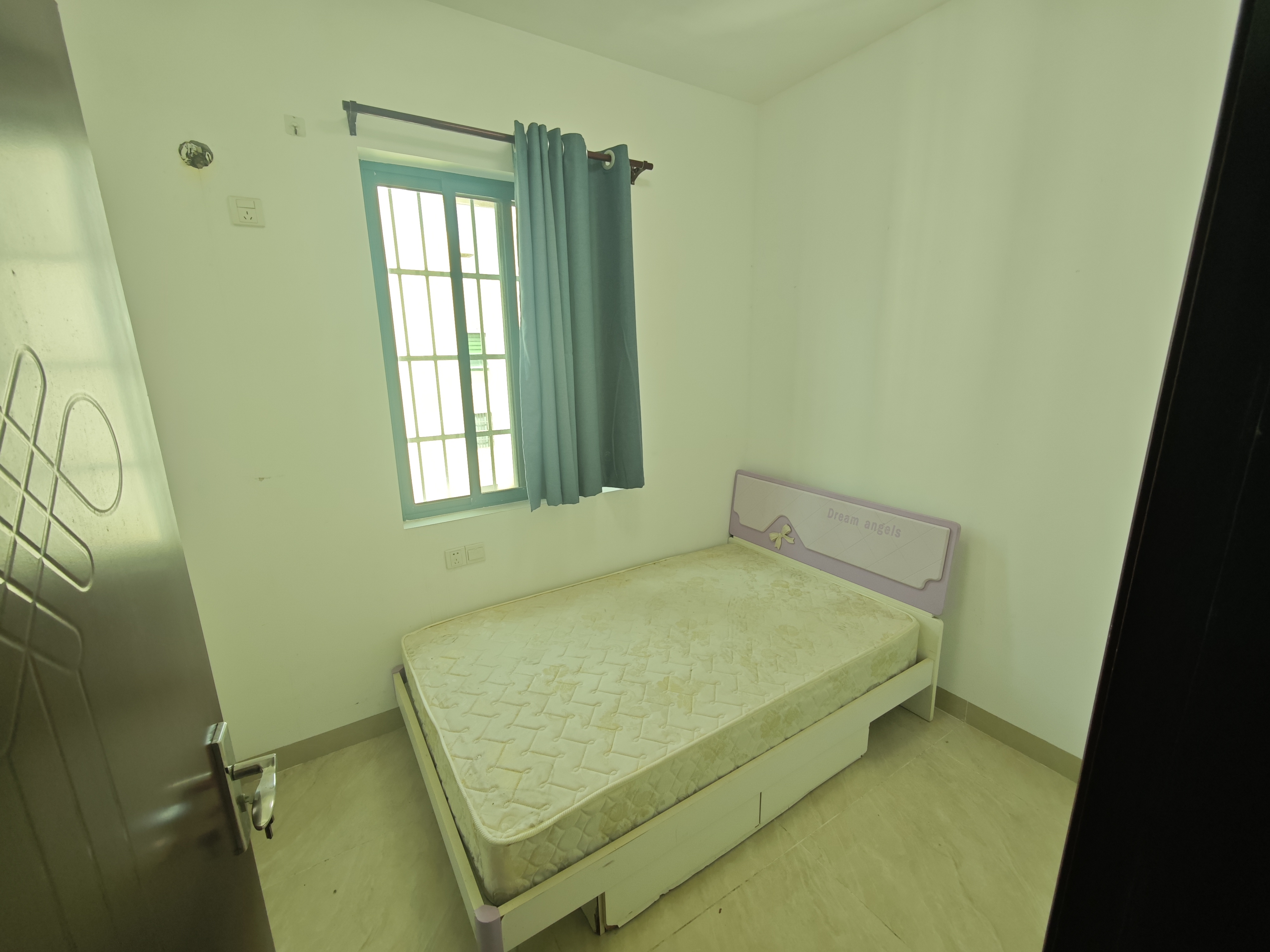 景观花园  3室2厅1卫    2100.0元/月室内图
