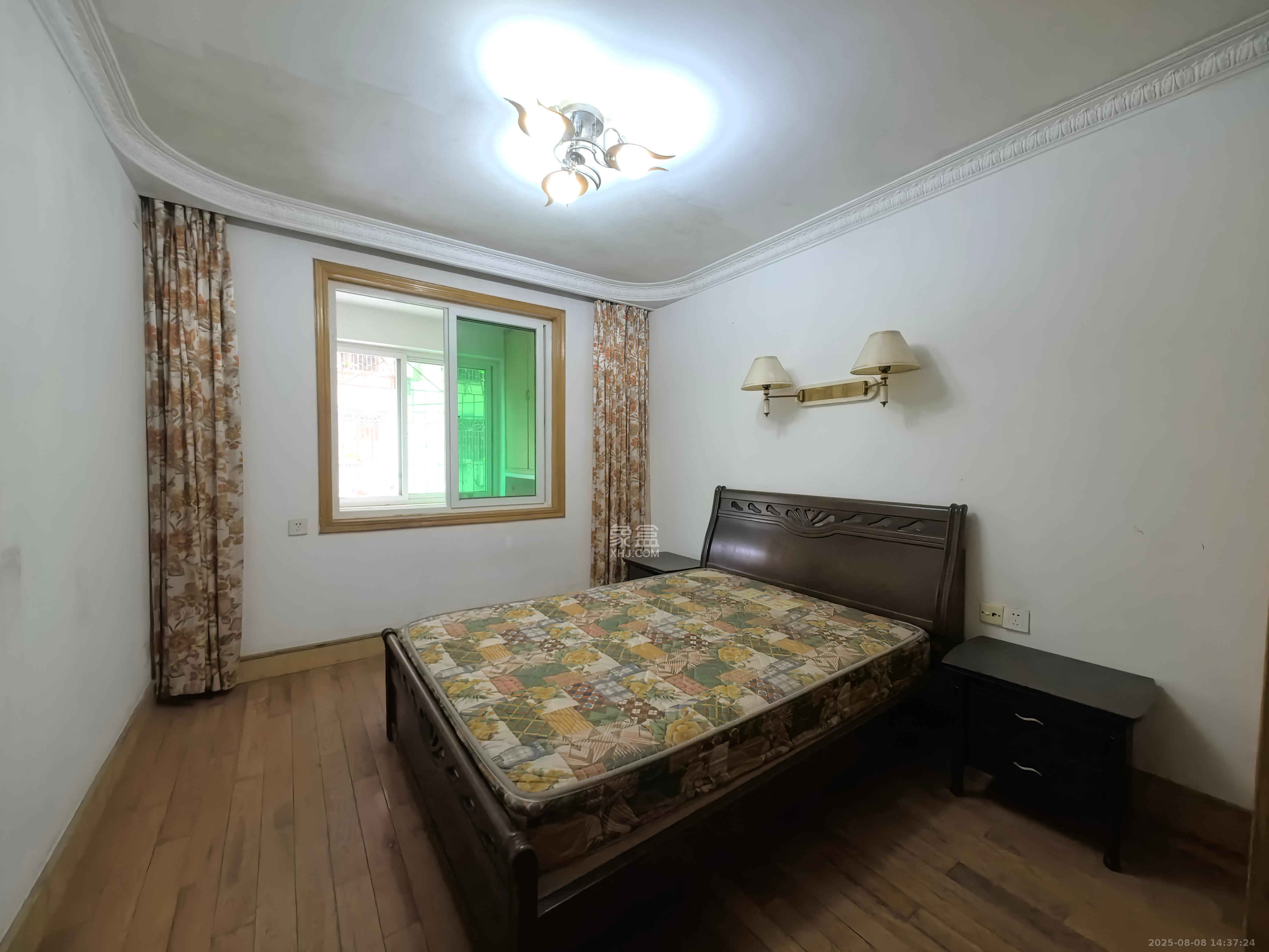 便河边社区 4室2厅1卫 3300.0元/月 便河边社区 4室2厅1卫 3300.0元/月室内图