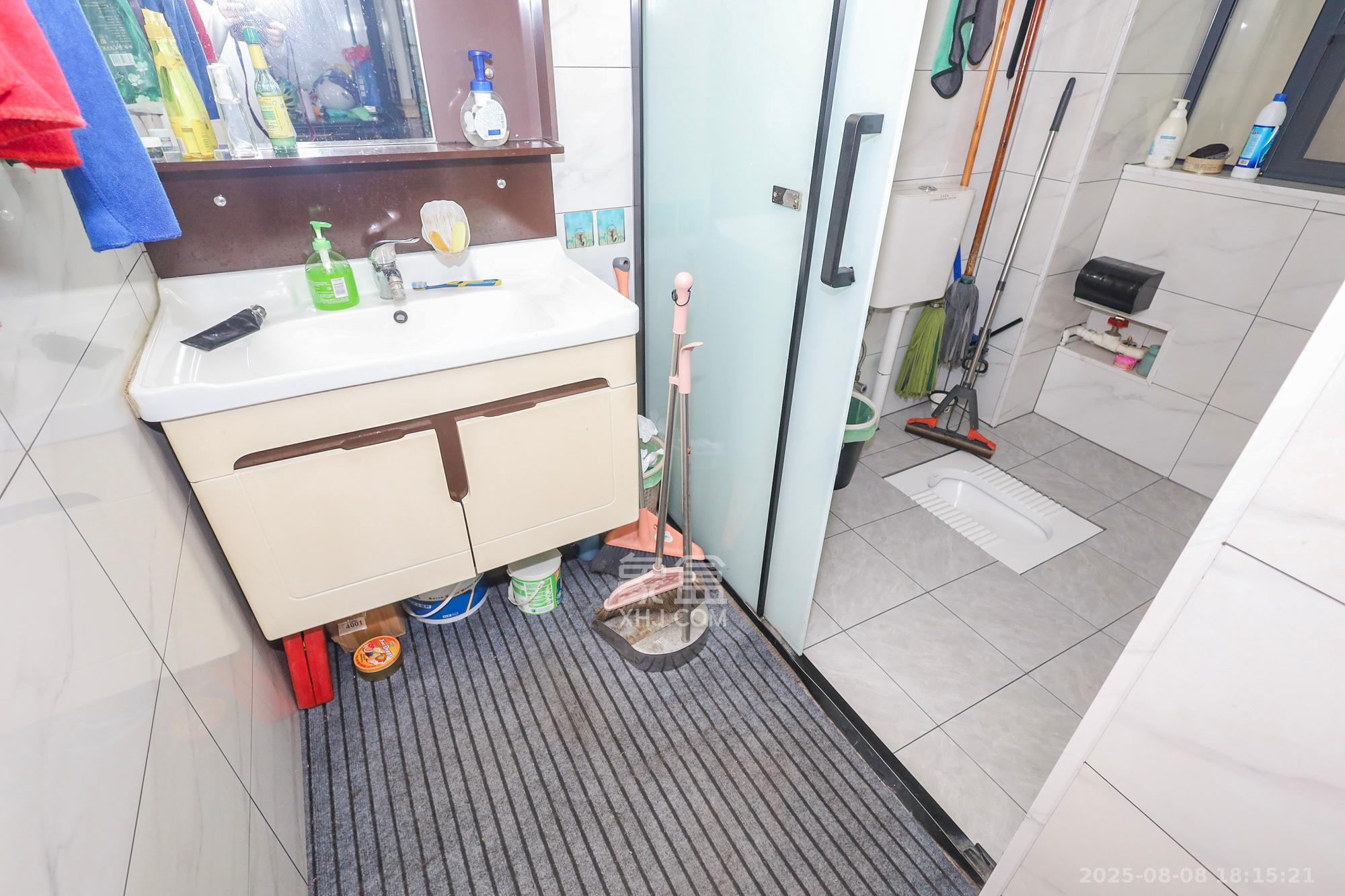 金麓西岸和苑 2室2厅1卫 60.0万 金麓西岸和苑 2室2厅1卫 60.0万卫生间