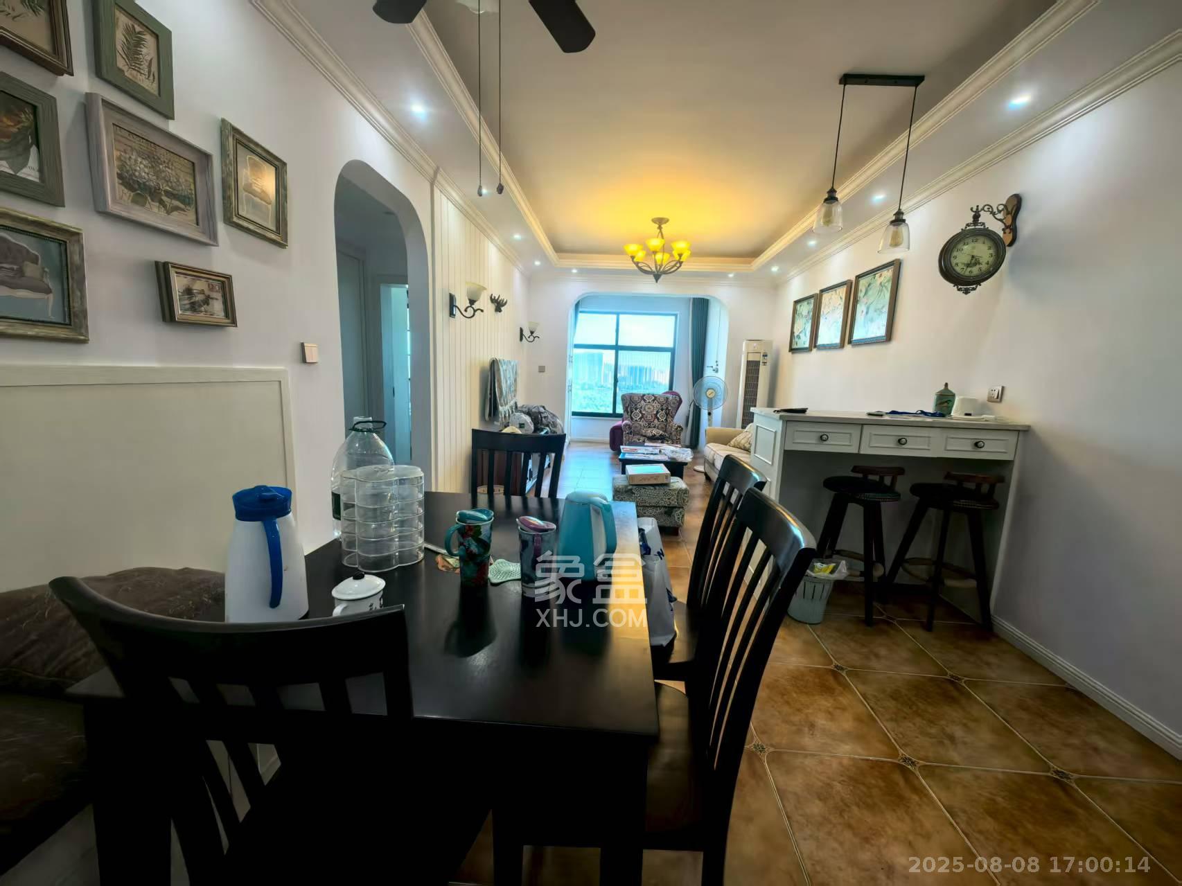 长房半岛蓝湾(观山月)  3室2厅1卫    2500.0元/月 长房半岛蓝湾(观山月)  3室2厅1卫    2500.0元/月室内图