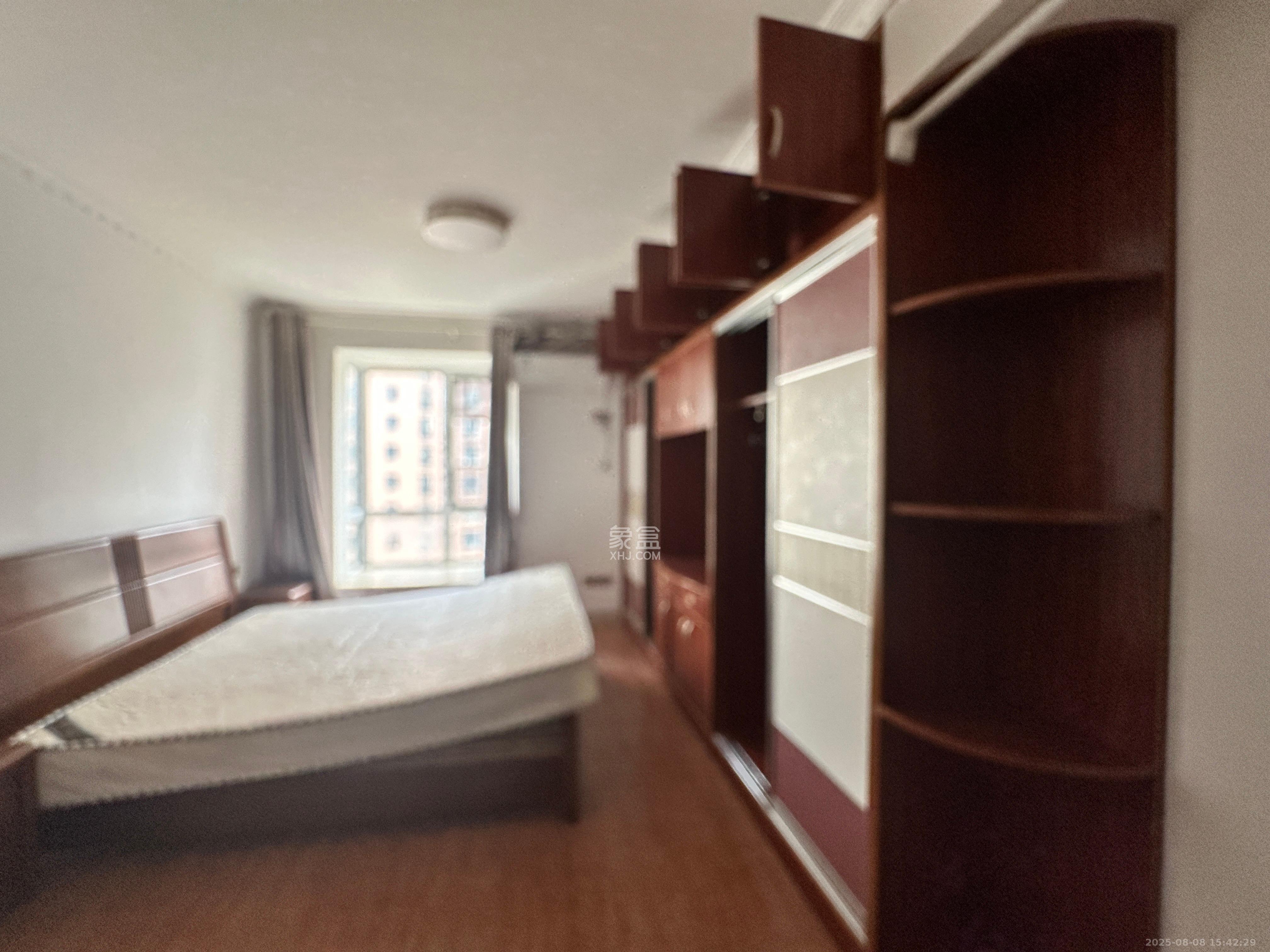 丽发新城  3室2厅2卫    2300.0元/月室内图