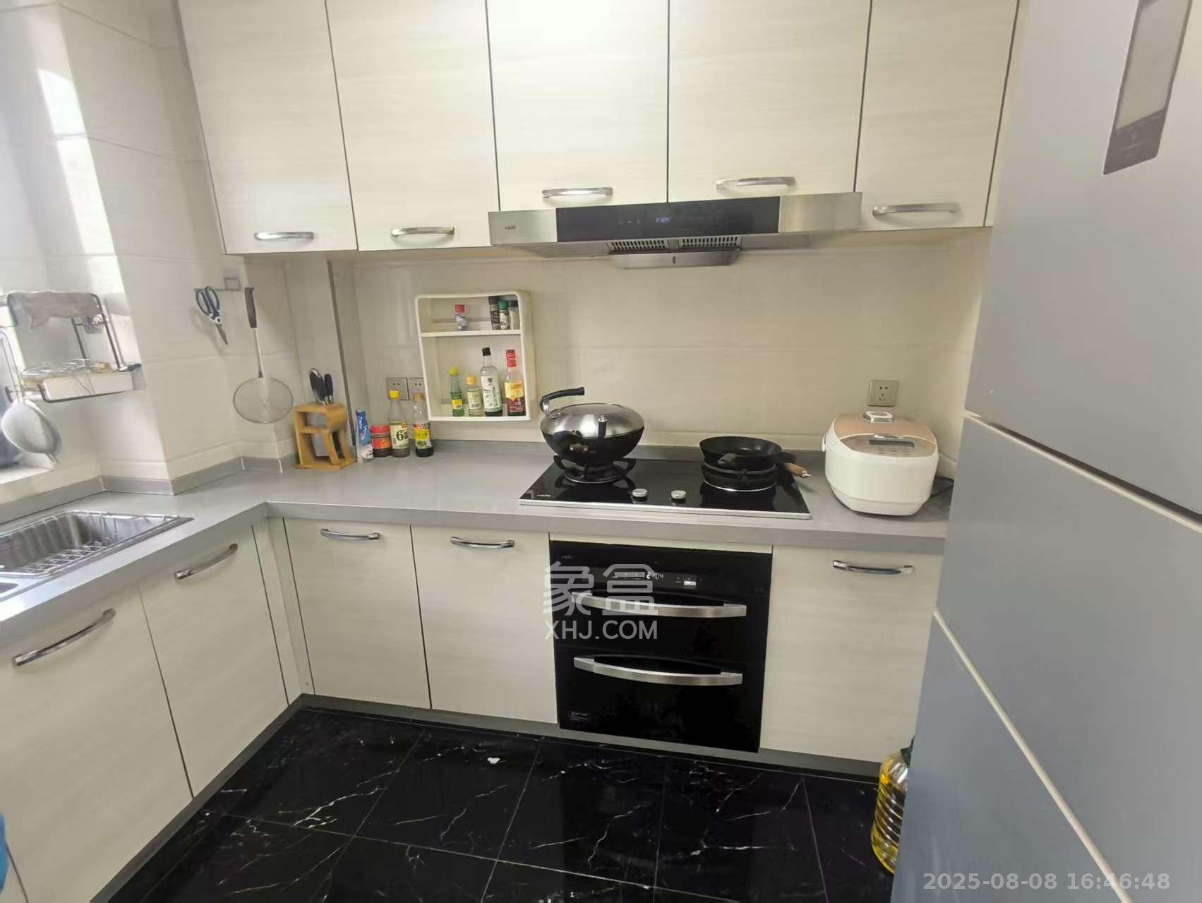 阳光100一期、四五期 3室2厅2卫 3450.0元/月 阳光100一期、四五期 3室2厅2卫 3450.0元/月室内图