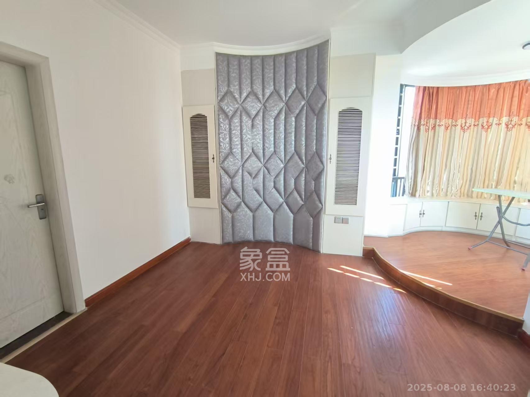 极目楚天  1室2厅2卫    2800.0元/月 极目楚天  1室2厅2卫    2800.0元/月室内图