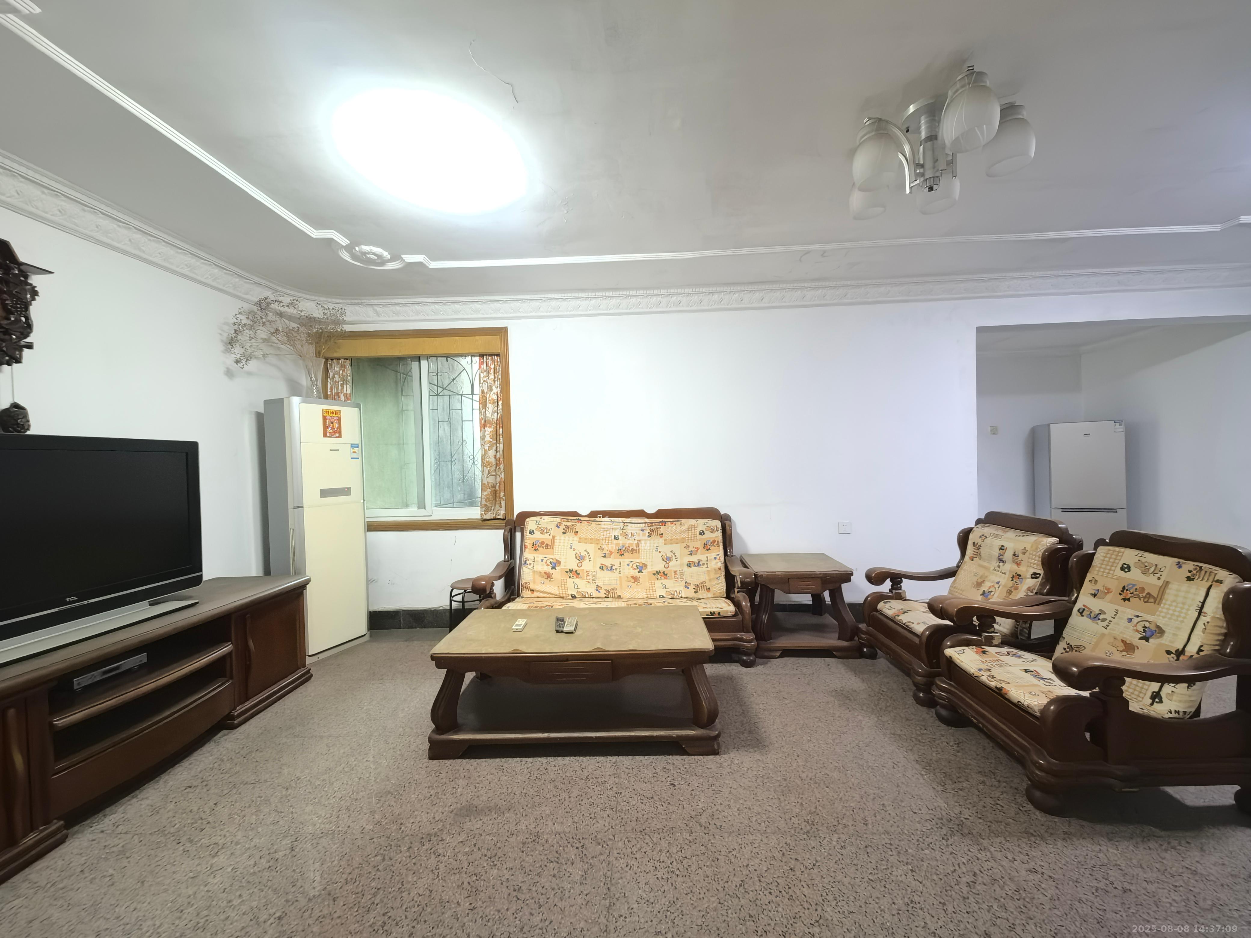 便河边社区 4室2厅1卫 3300.0元/月 便河边社区 4室2厅1卫 3300.0元/月室内图