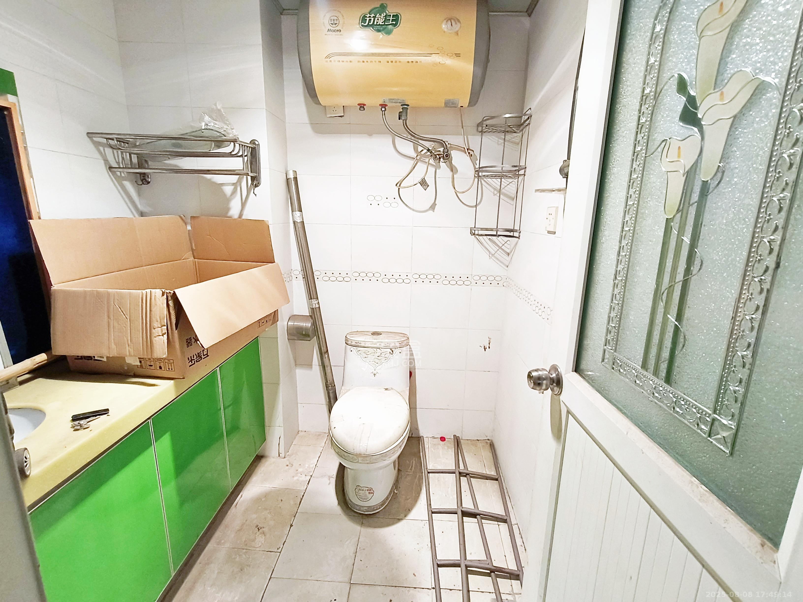 银杉雅园 4室2厅1卫 2200.0元/月 银杉雅园 4室2厅1卫 2200.0元/月室内图