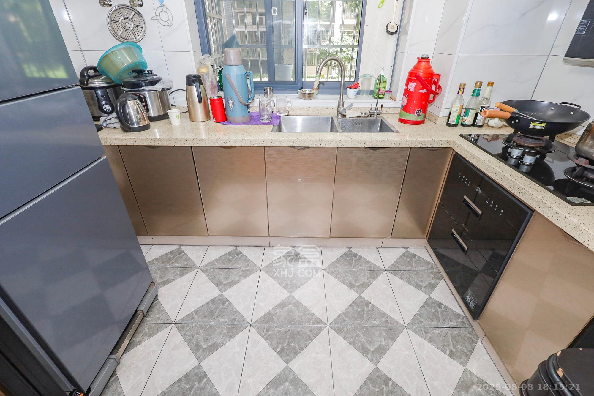 金麓西岸和苑 2室2厅1卫 60.0万 金麓西岸和苑 2室2厅1卫 60.0万厨房