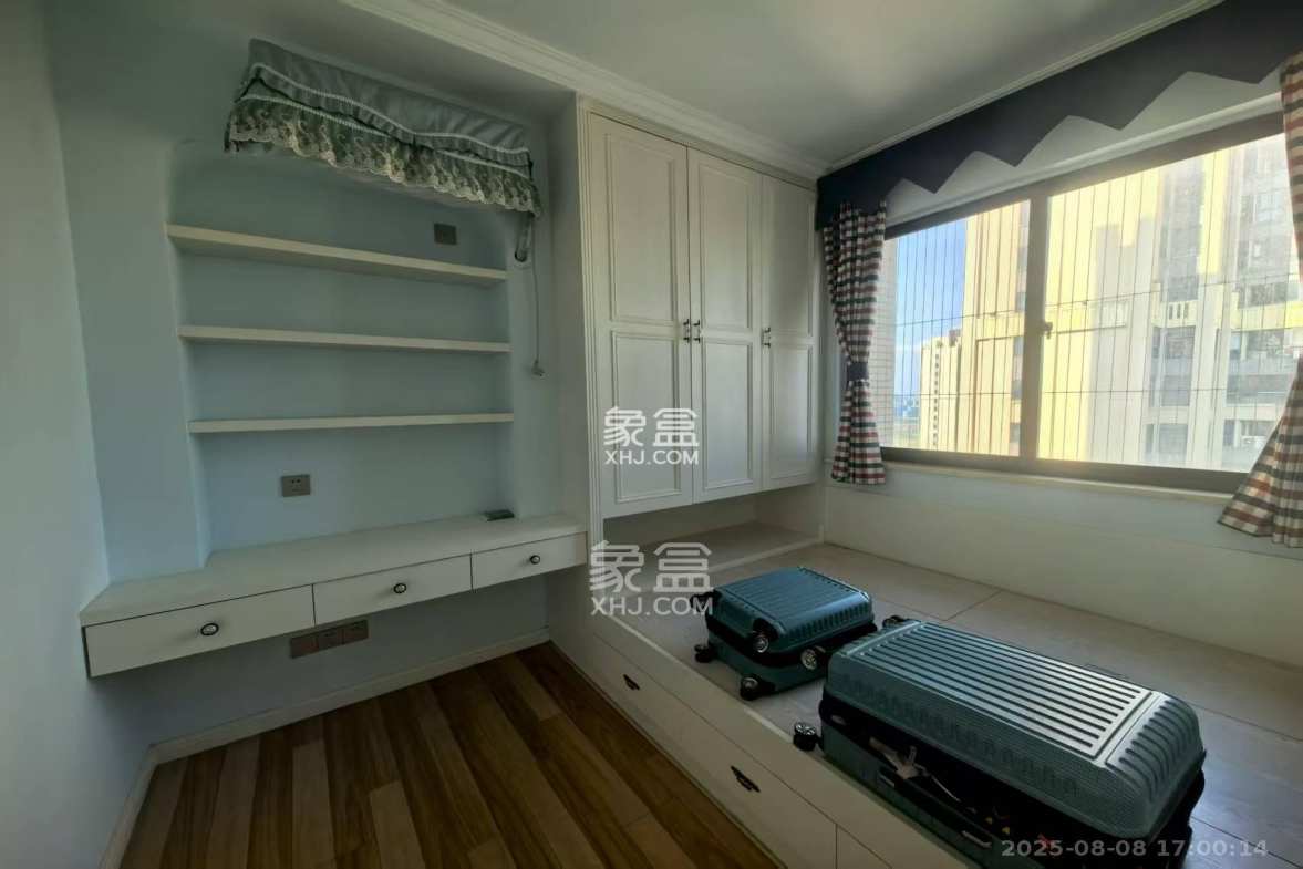 长房半岛蓝湾(观山月)  3室2厅1卫    2500.0元/月 长房半岛蓝湾(观山月)  3室2厅1卫    2500.0元/月室内图