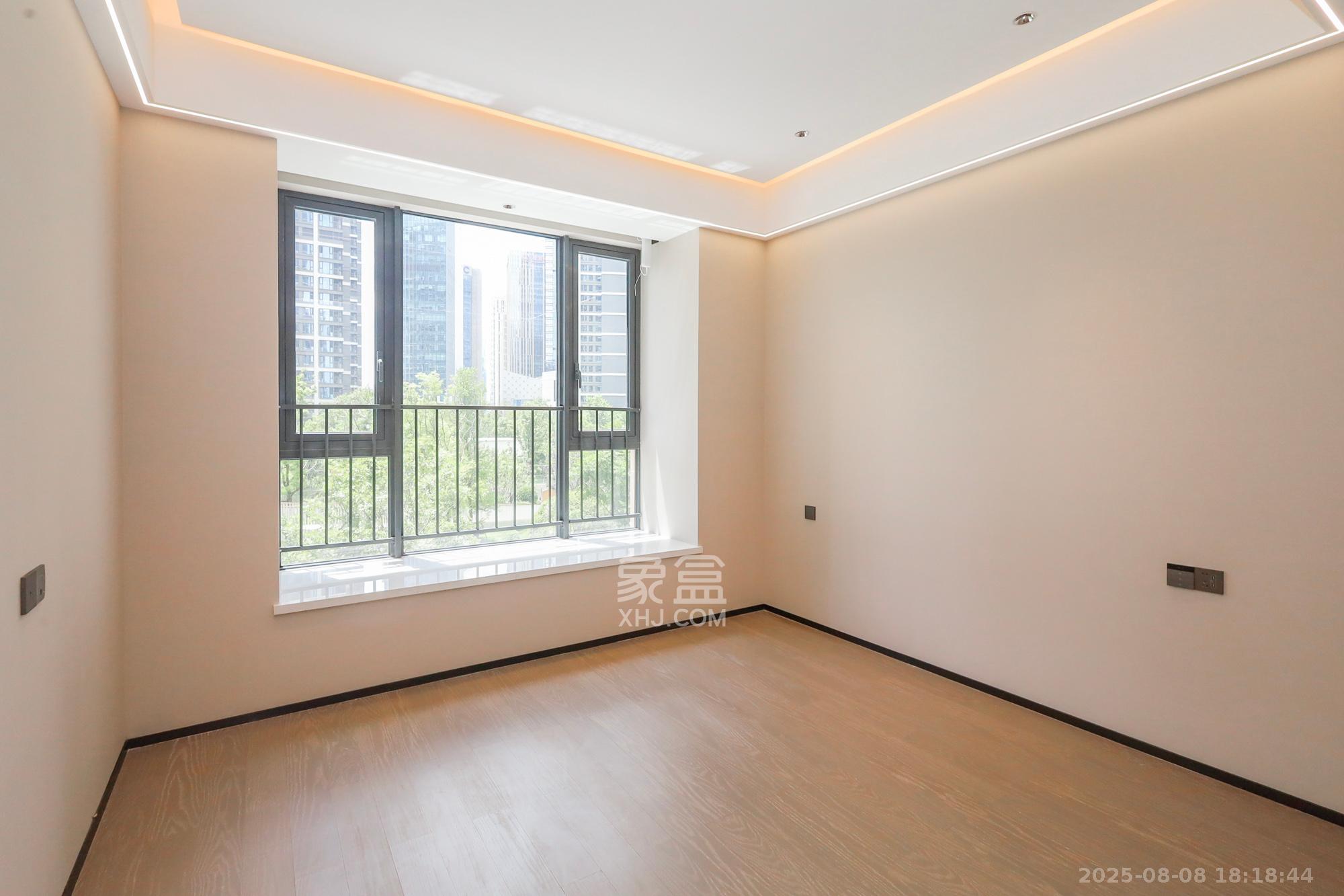 旭辉铂悦湘江  4室2厅3卫    636.0万 旭辉铂悦湘江  4室2厅3卫    636.0万卧室