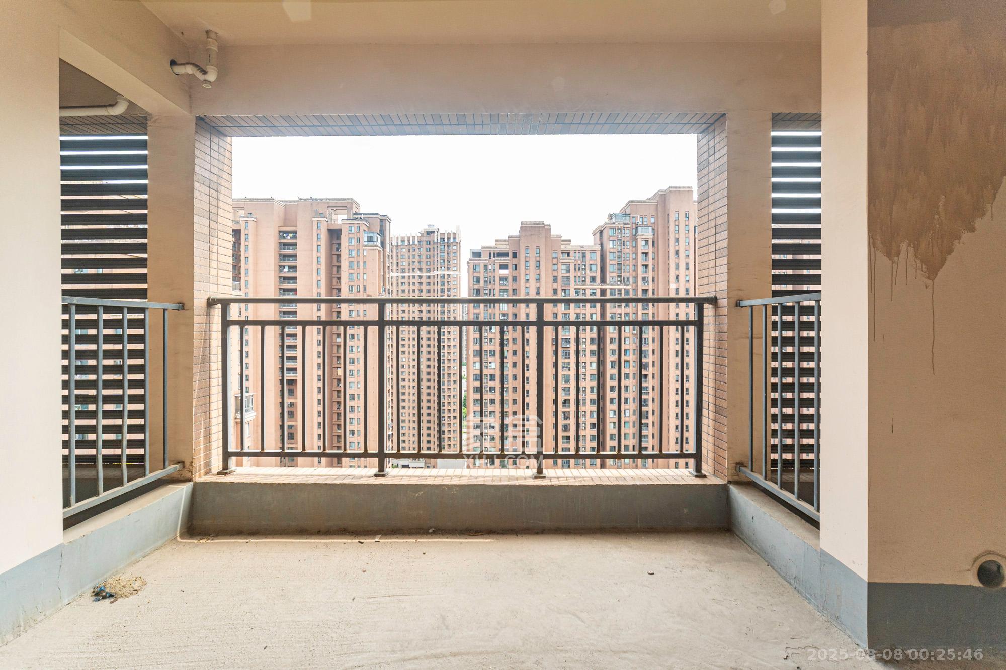 三一街区 3室2厅2卫 73.8万 三一街区 3室2厅2卫 73.8万阳台