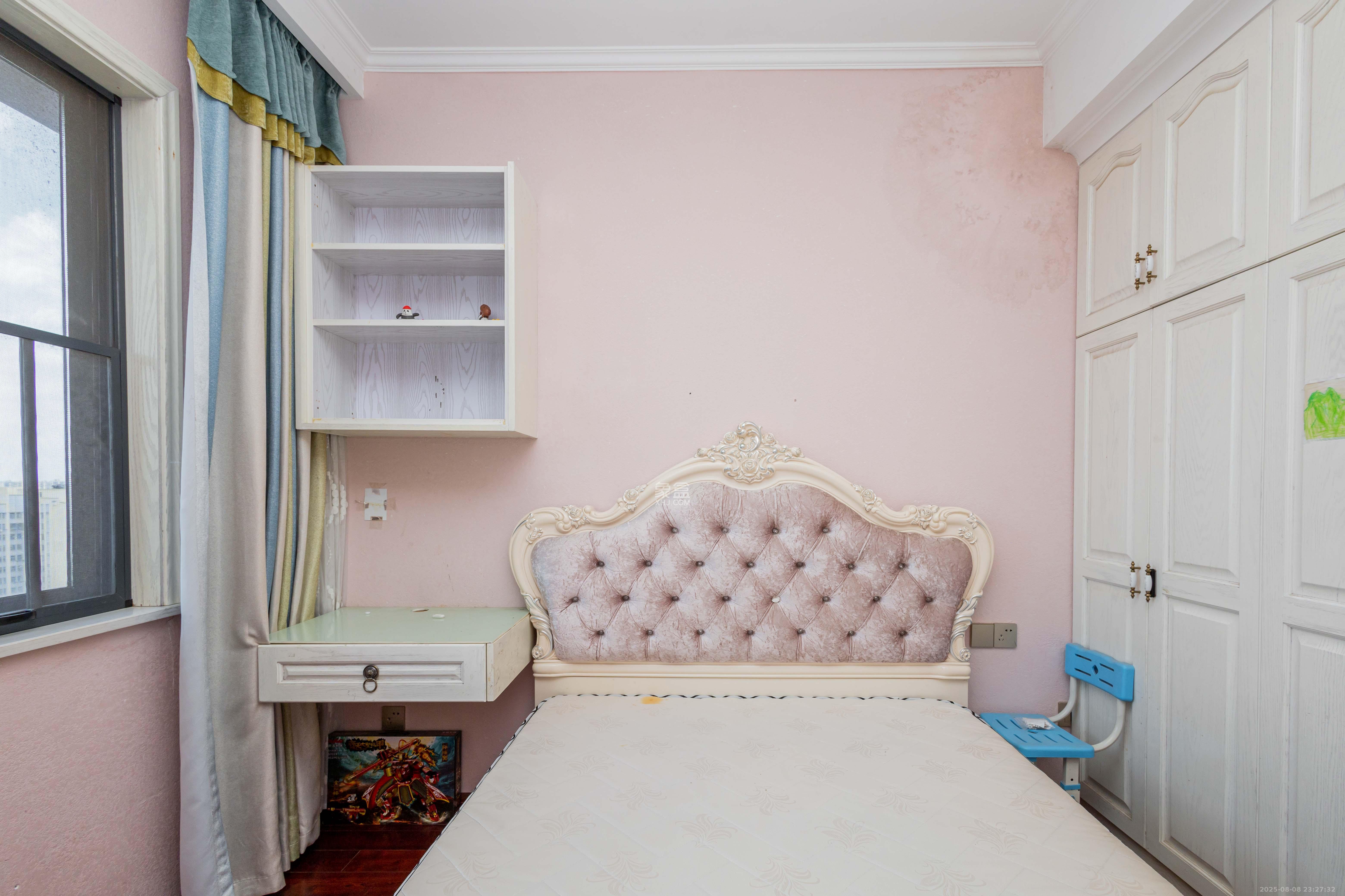 紫御江山  4室2厅2卫    97.8万 紫御江山  4室2厅2卫    97.8万卧室