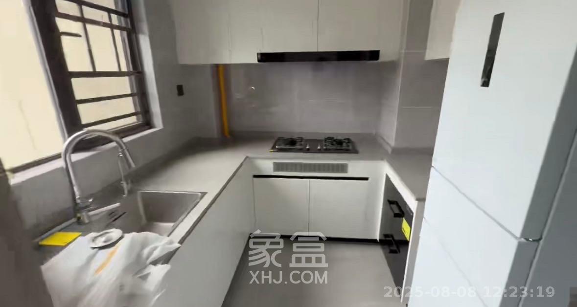 德奥悦东方  4室1厅2卫   4000.00元/月室内图