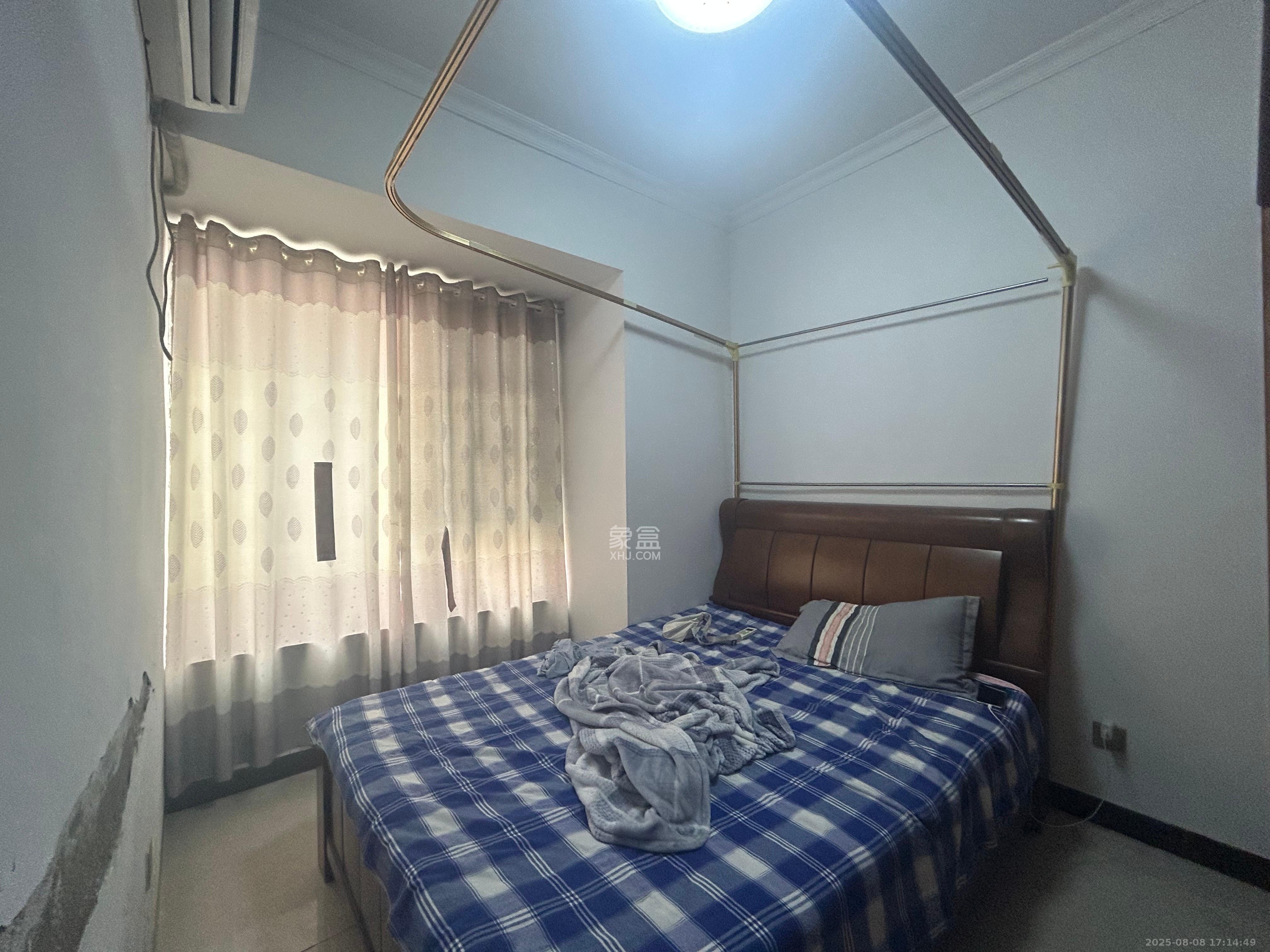 米兰春天  4室2厅2卫    2200.0元/月室内图