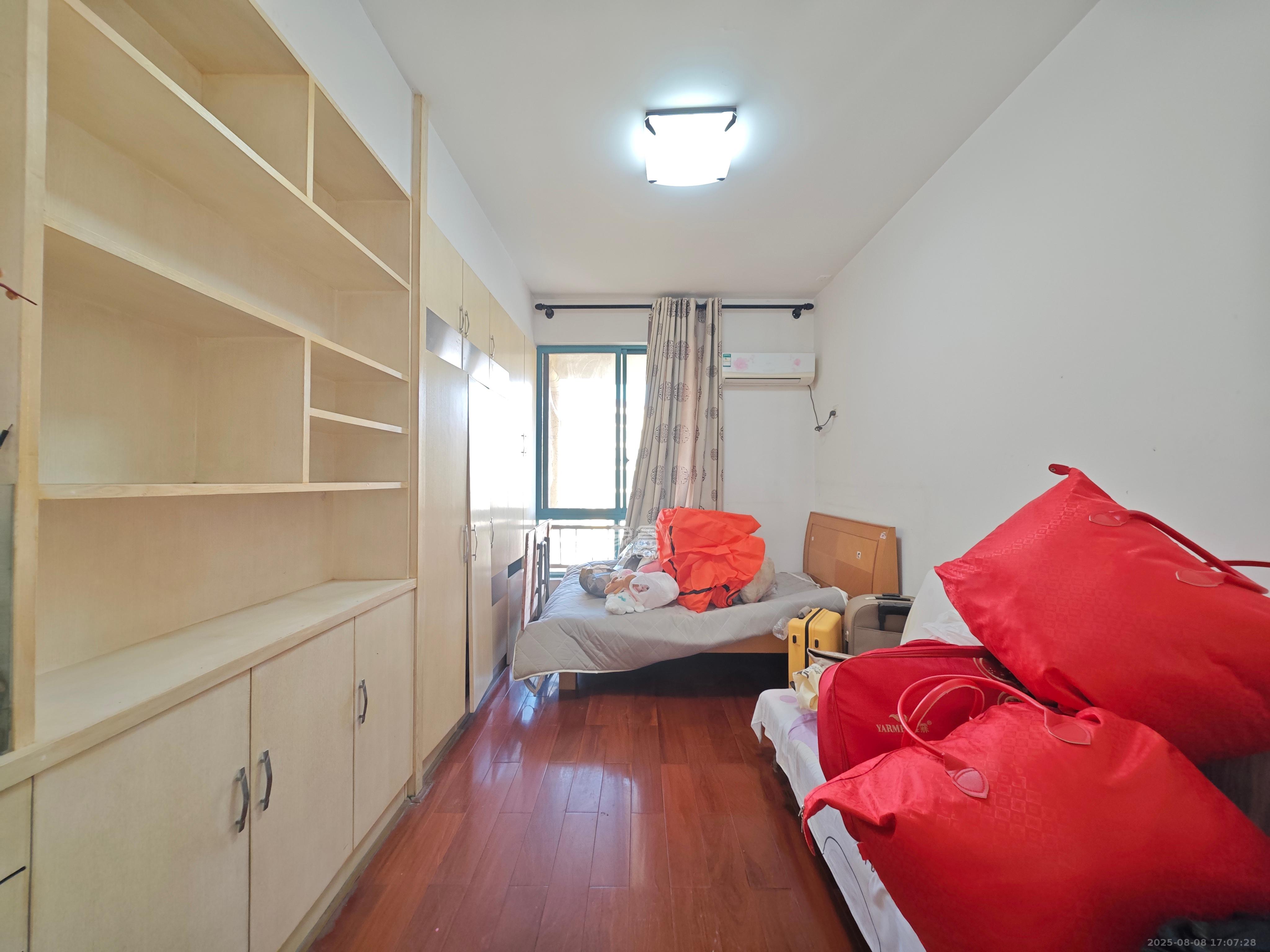 圣爵菲斯  3室2厅2卫    2180.0元/月 圣爵菲斯  3室2厅2卫    2180.0元/月室内图