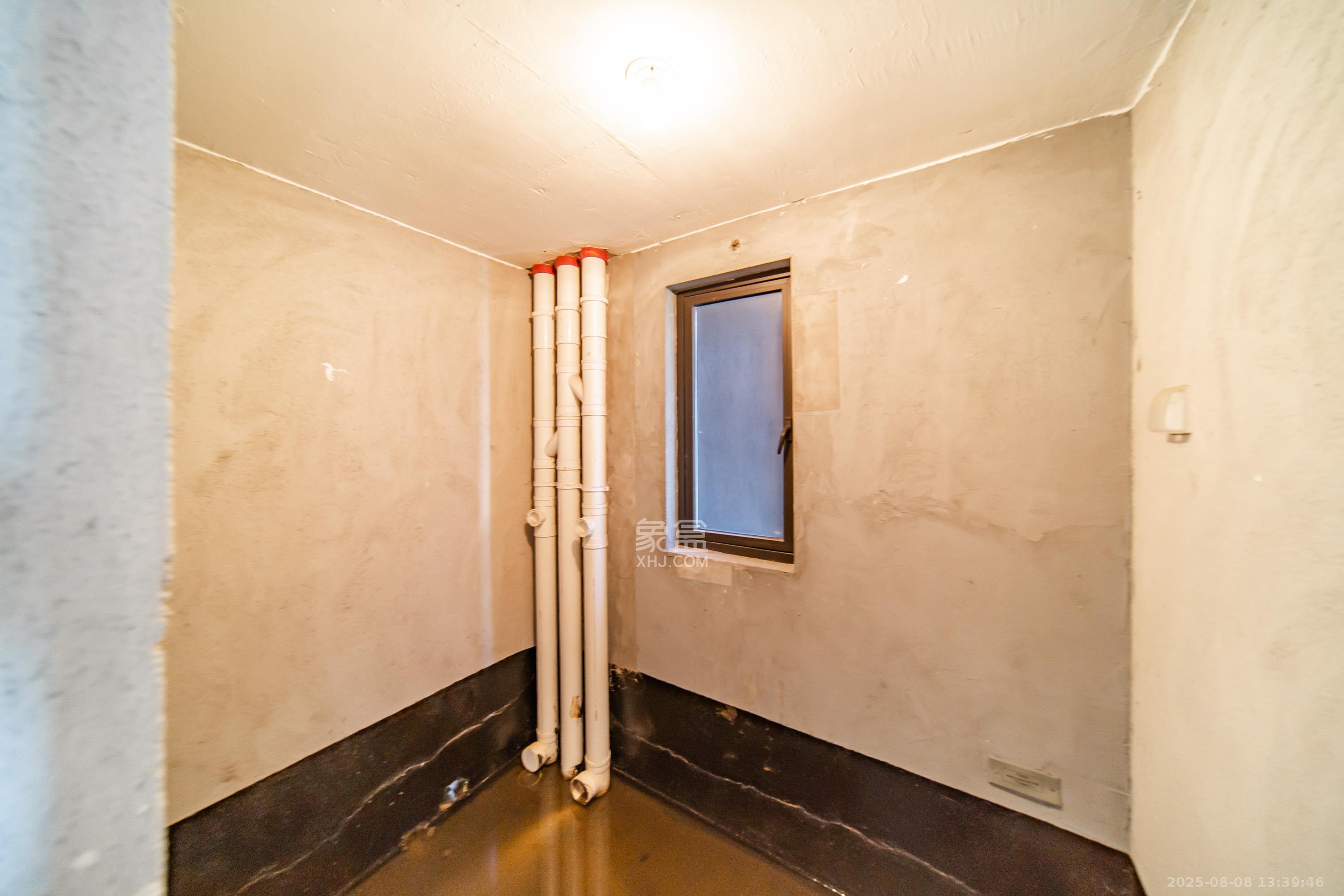 建发电建江山悦  4室2厅2卫    125.0万卫生间