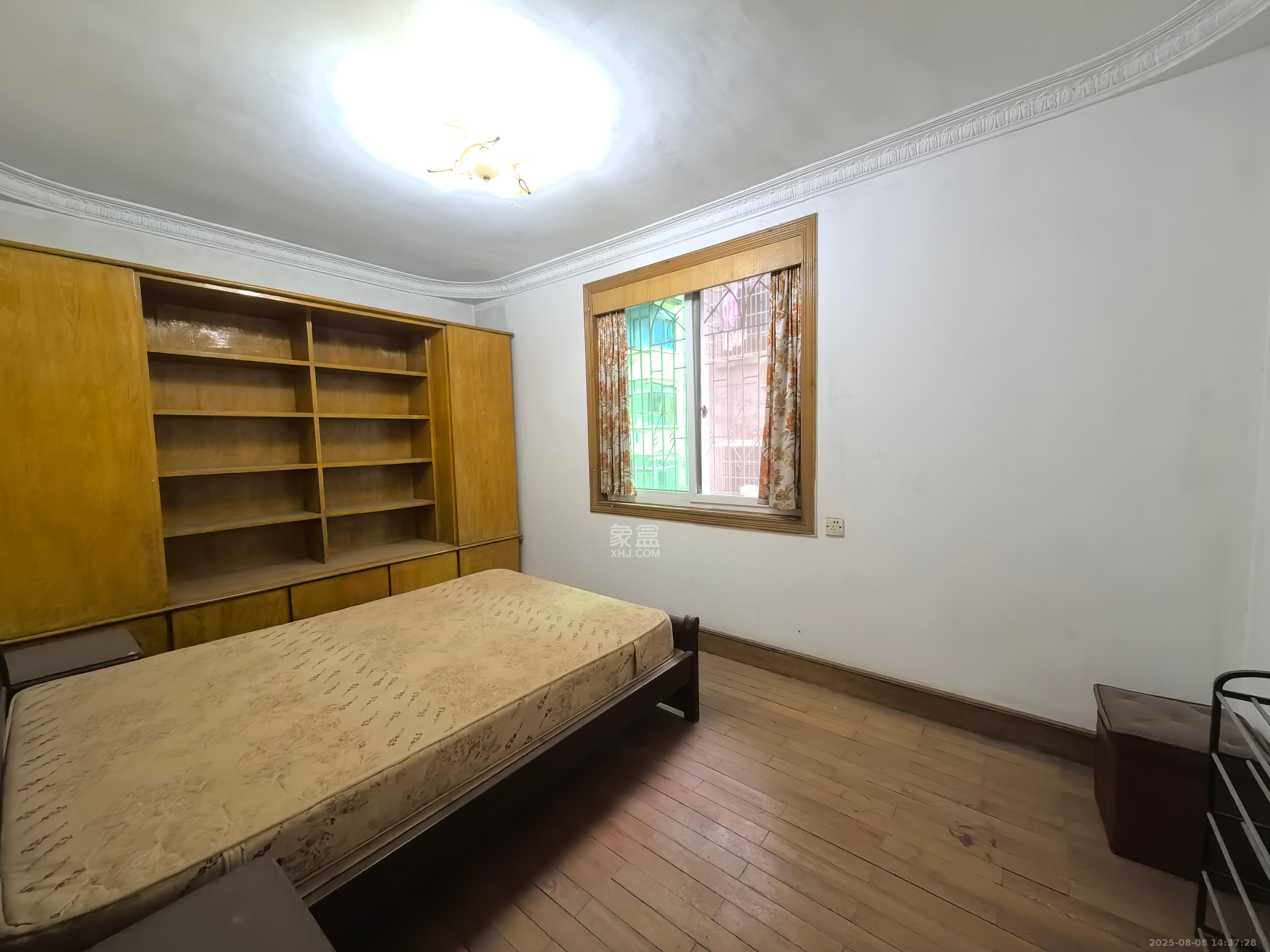 便河边社区 4室2厅1卫 3300.0元/月 便河边社区 4室2厅1卫 3300.0元/月室内图