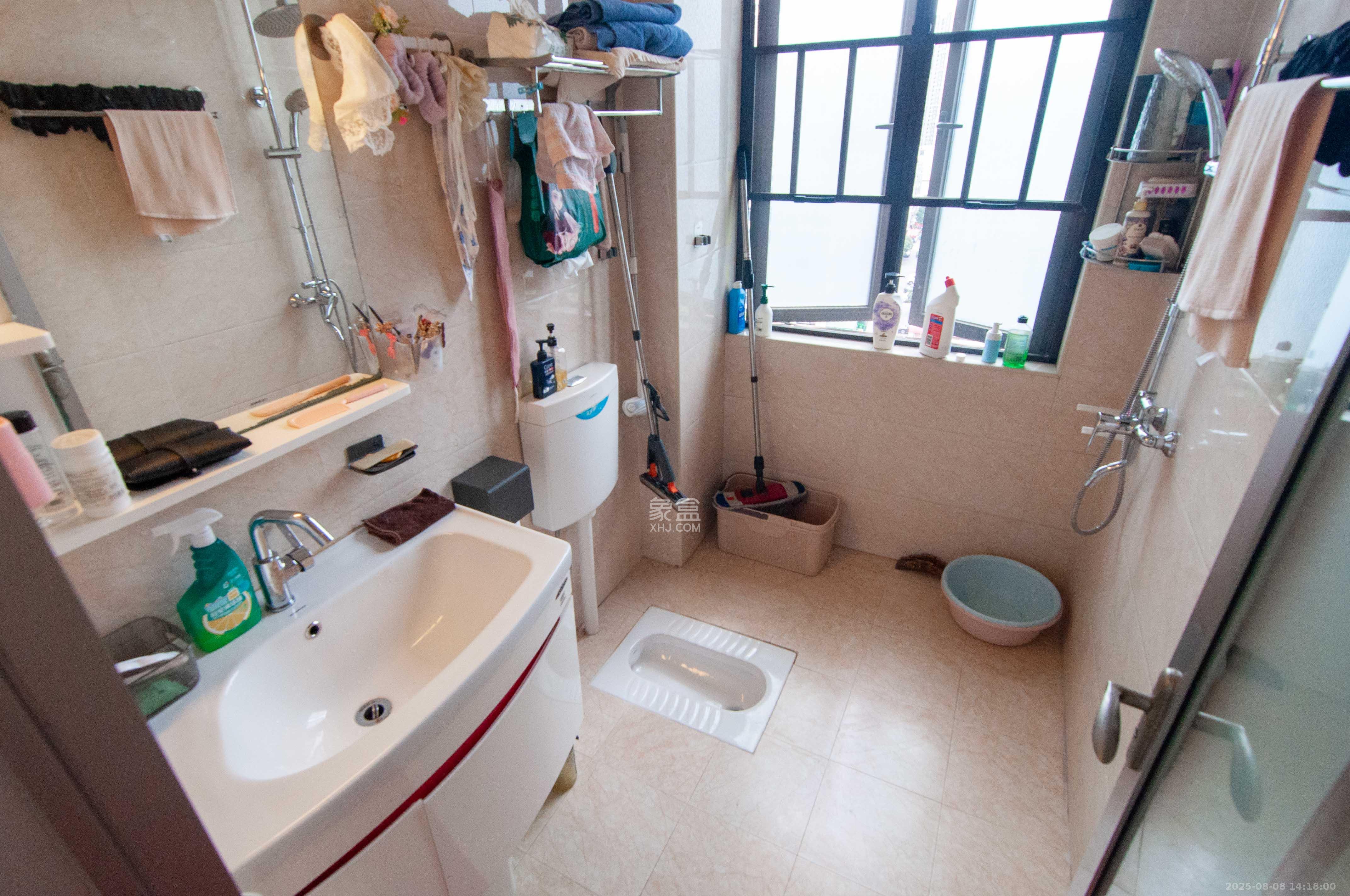 振业城一期  3室2厅2卫    168.0万卫生间