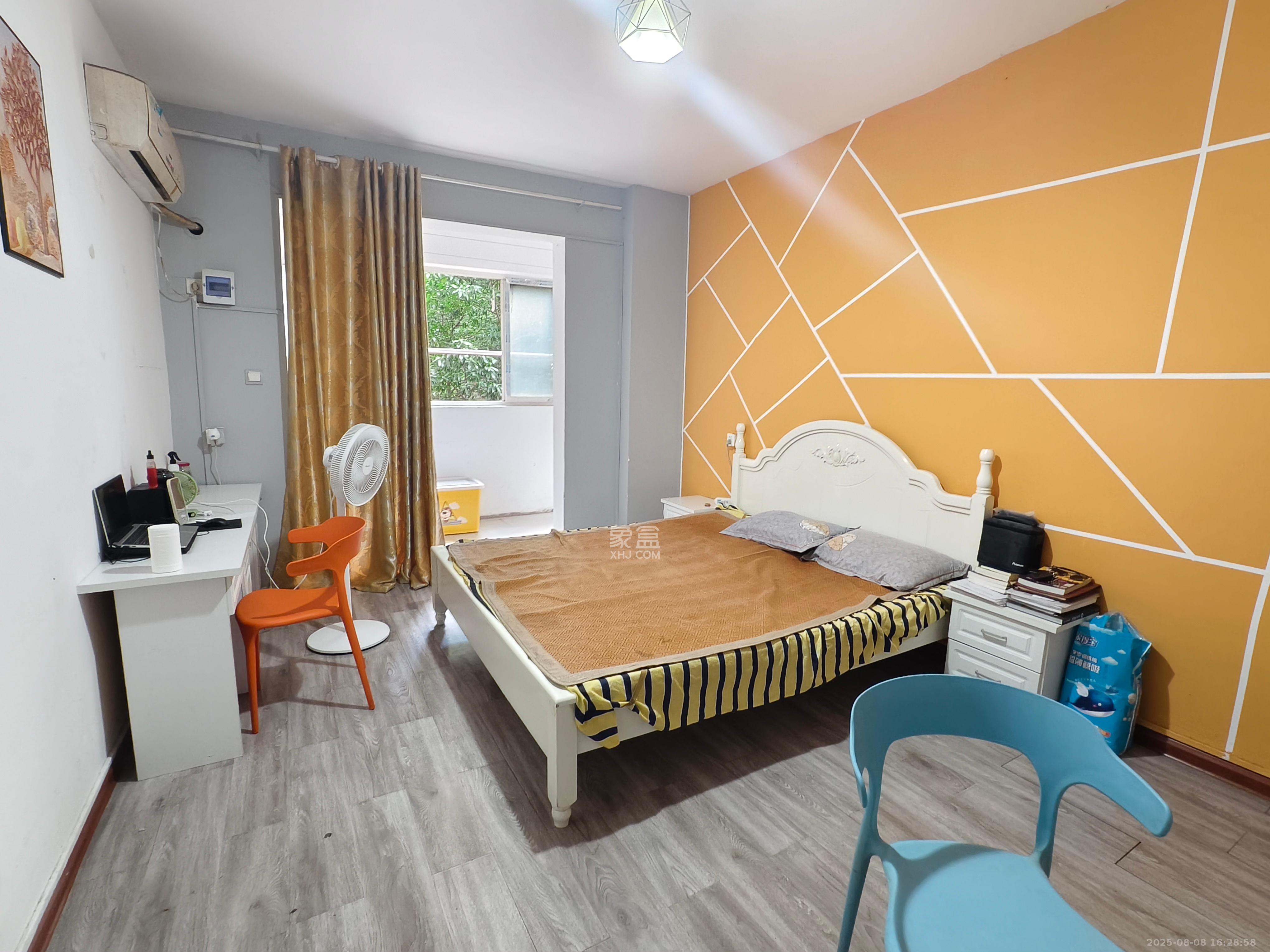 东门尚苑  4室2厅2卫    2200.0元/月 东门尚苑  4室2厅2卫    2200.0元/月