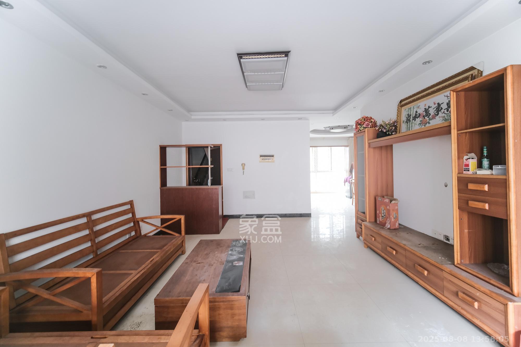 四季星城 3室2厅2卫 59.0万 四季星城 3室2厅2卫 59.0万客厅