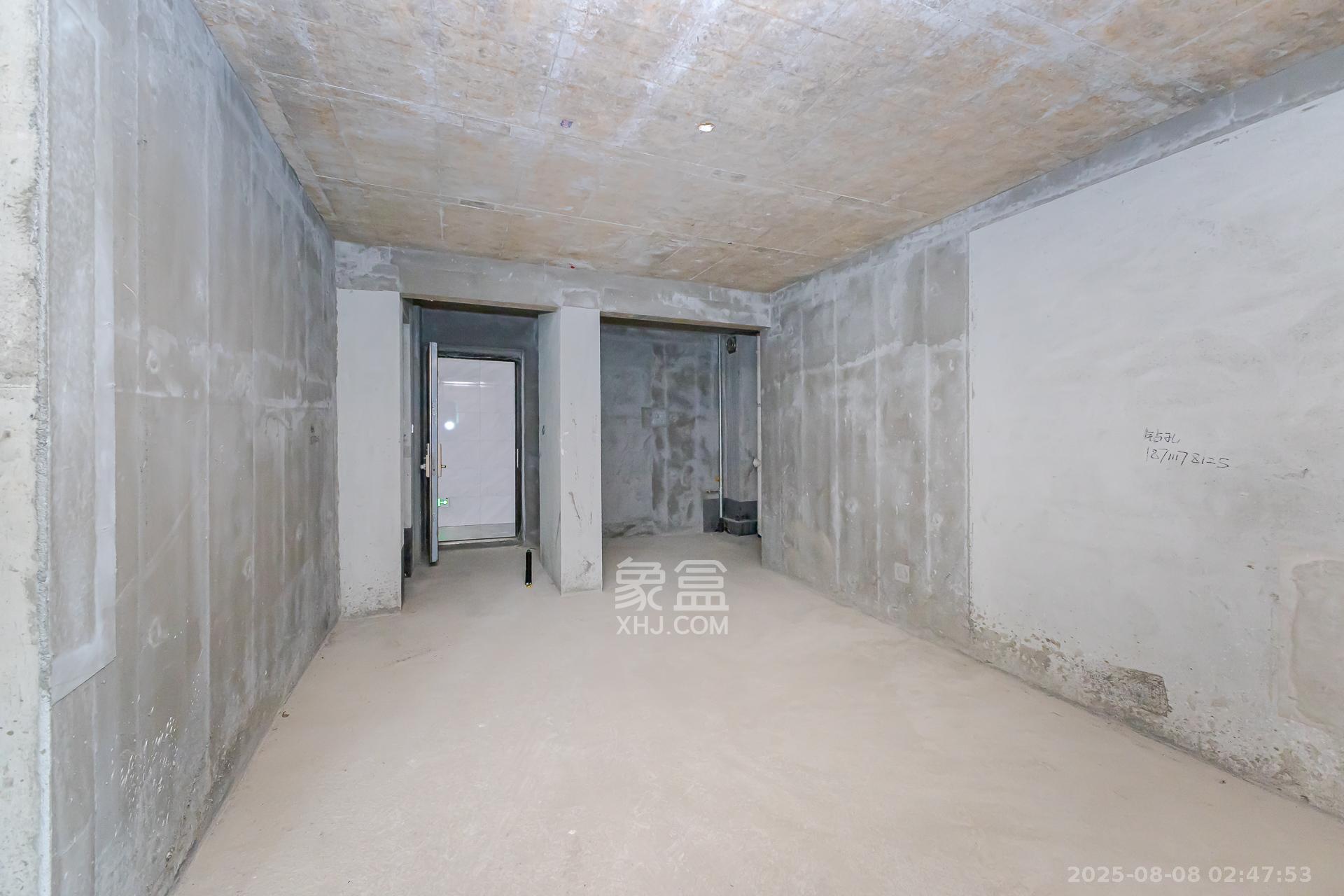 越秀湘江星汇城二期  4室2厅2卫    94.0万客厅